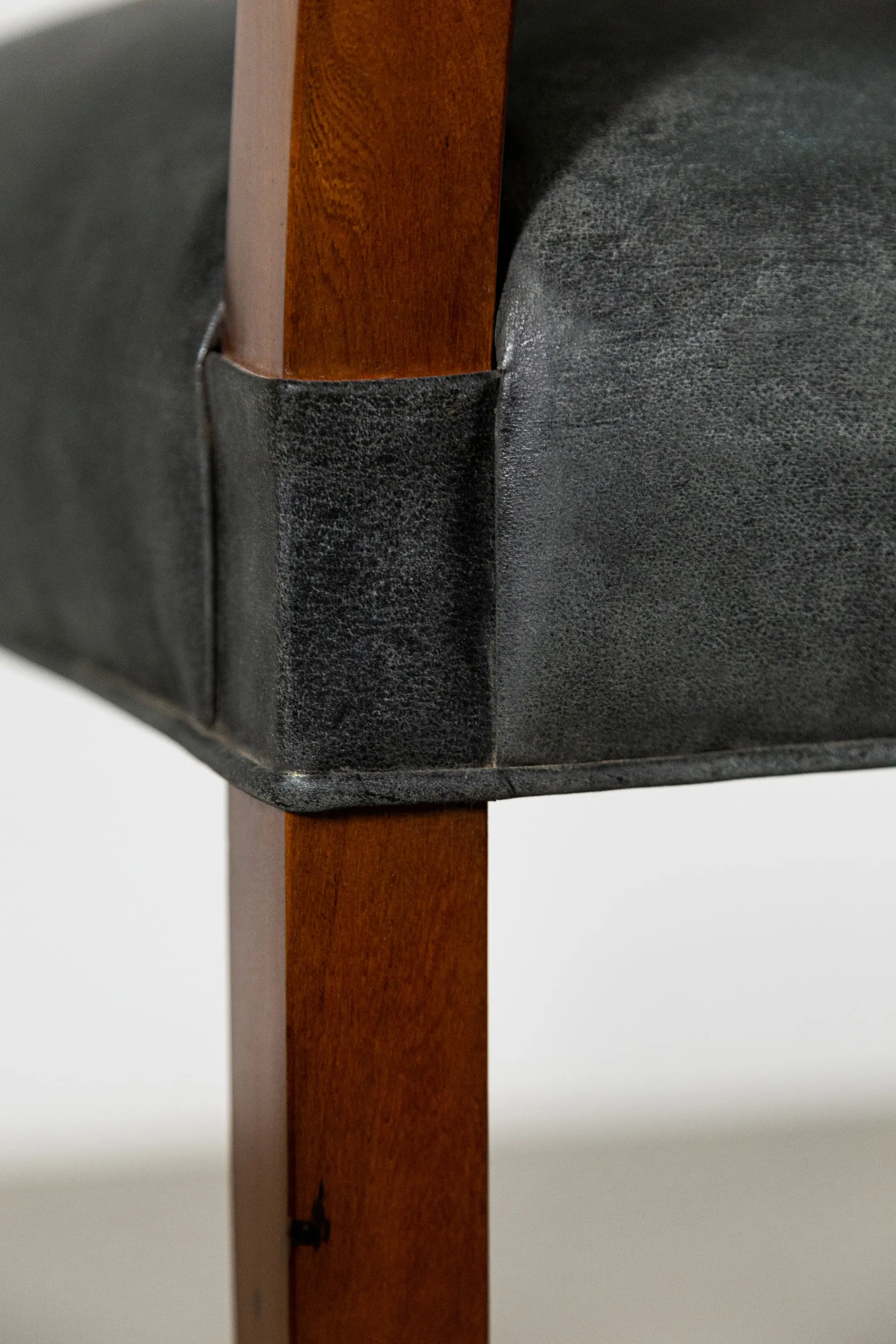 Costantini - Neto Stool
