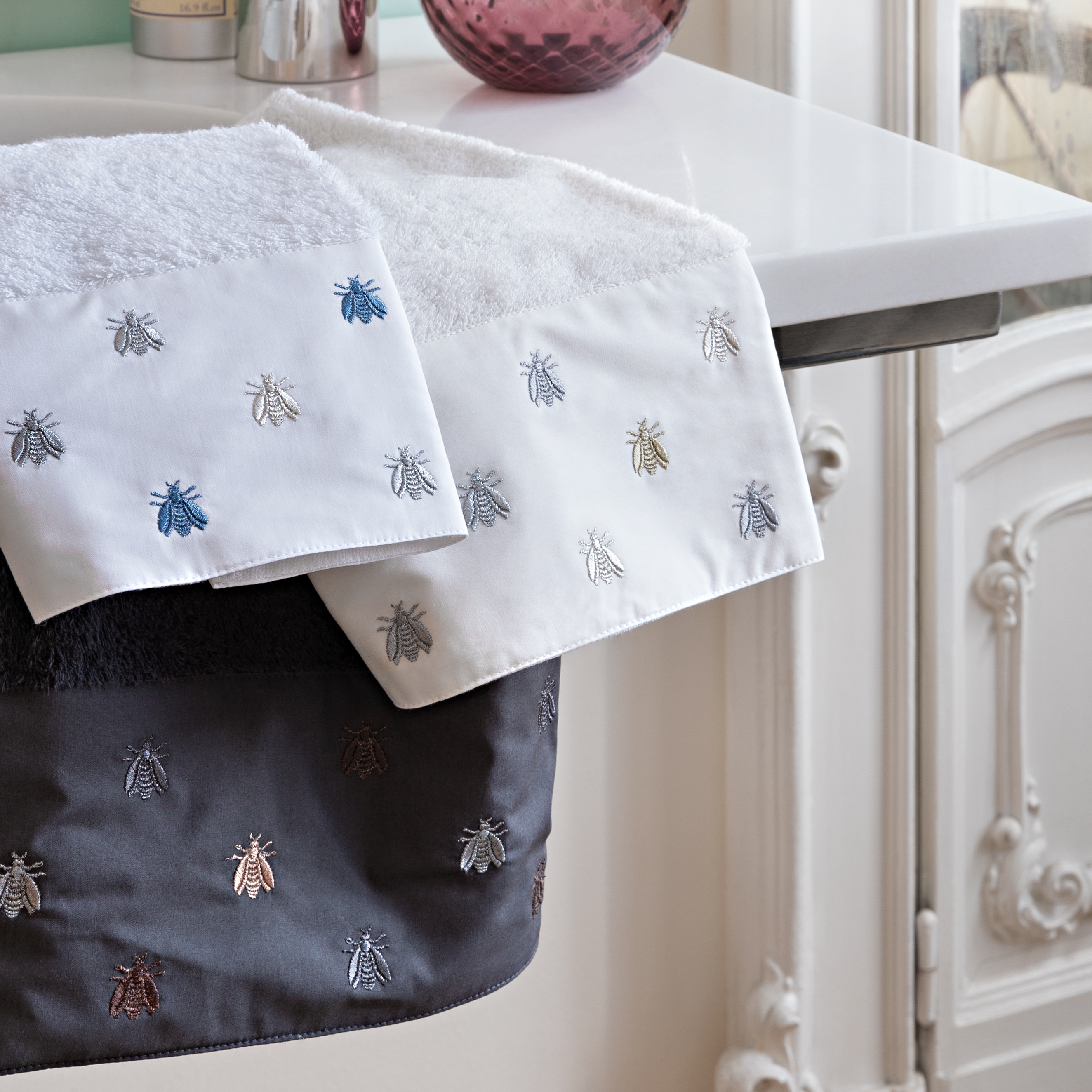 Display product Api percalle Multicolor metallic embroidery Towel set from manufacturer Mastro Raphael