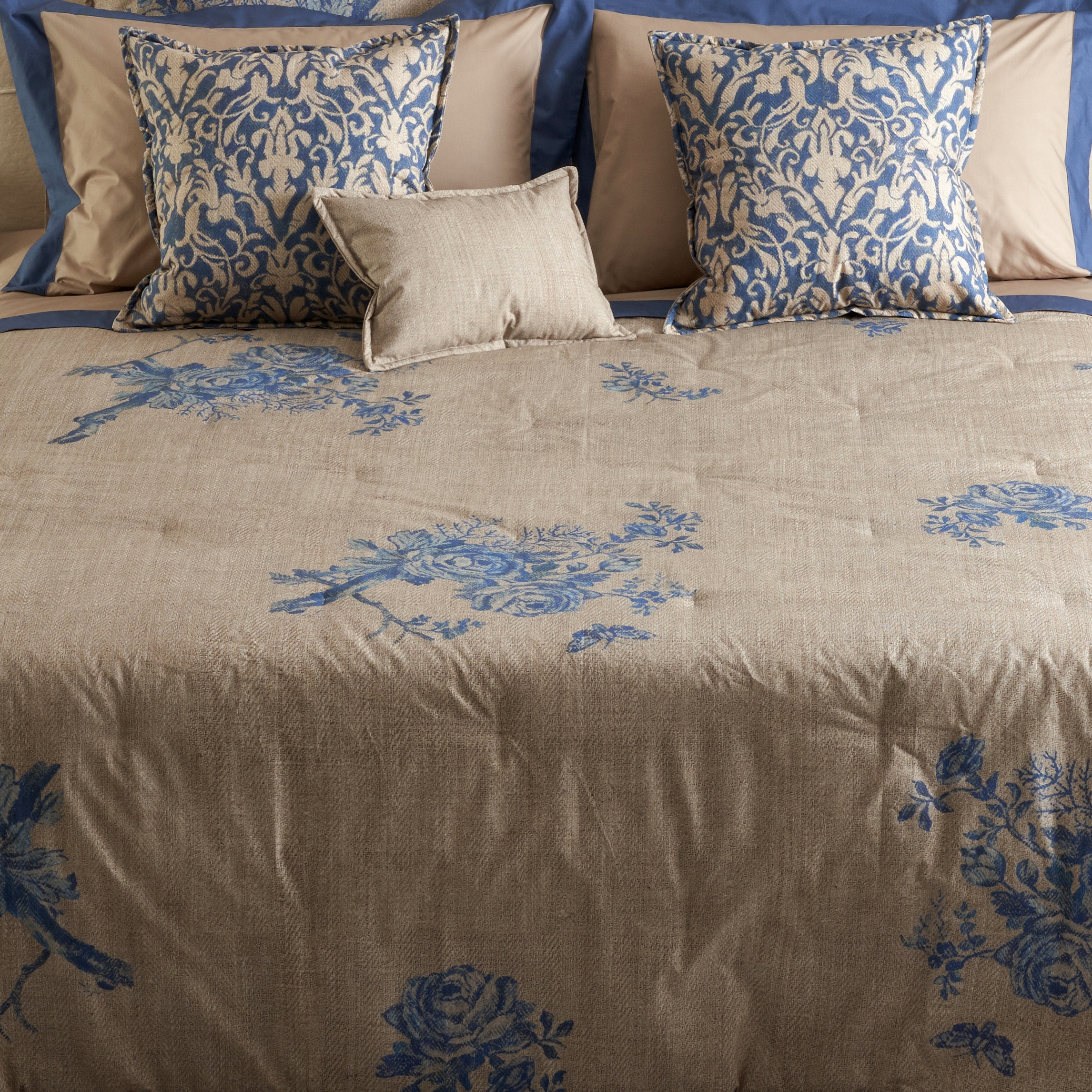 Produkt Chloe Quilted bedspread Printed roses all over des Herstellers Mastro Raphael anzeigen
