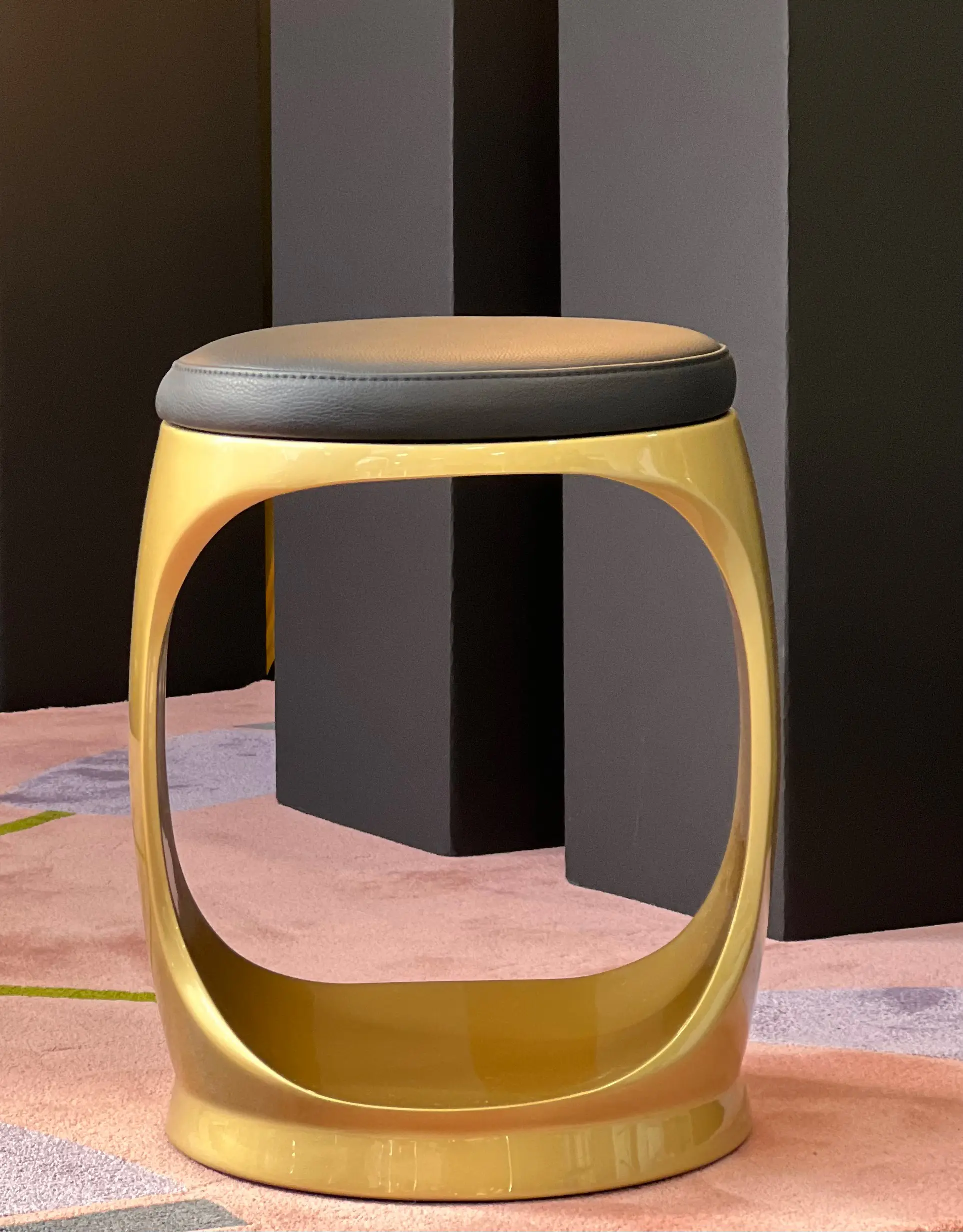 Softicated - Signet Ring I Tabouret (Doré)