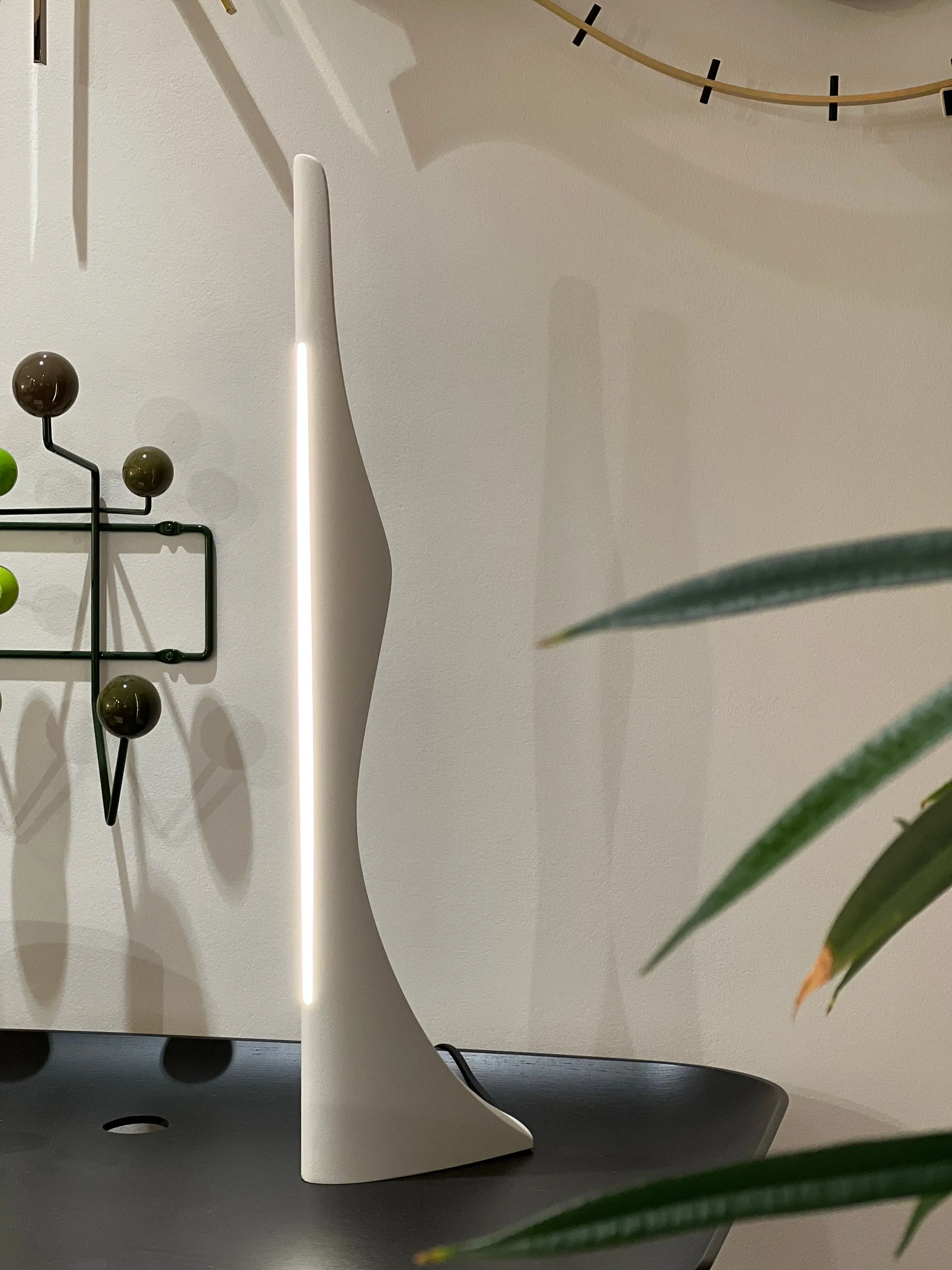 Softicated - Silhouette I Table Lamp (White)
