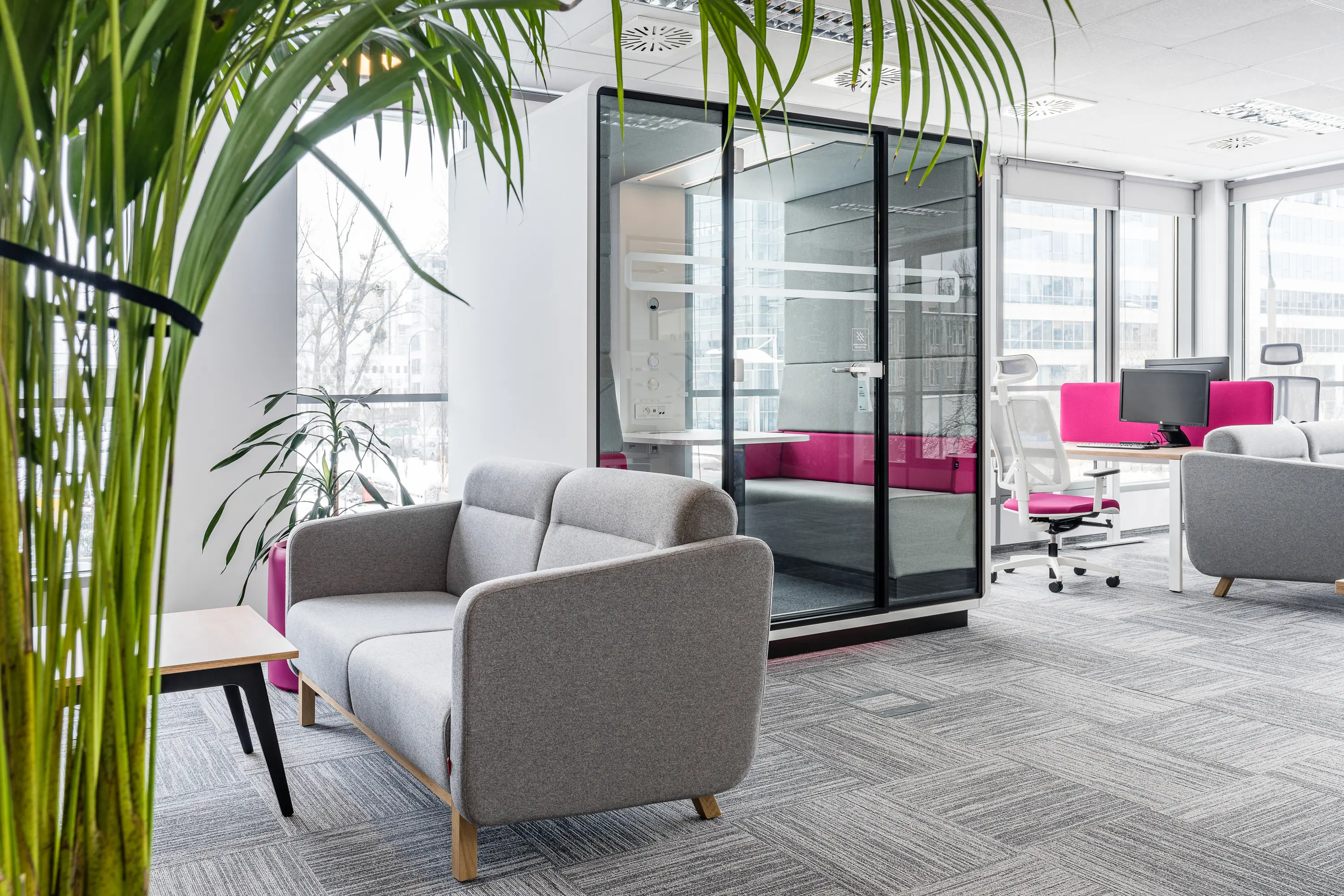 Hushoffice - HushMeet.S | Small Meeting Pod | Silver