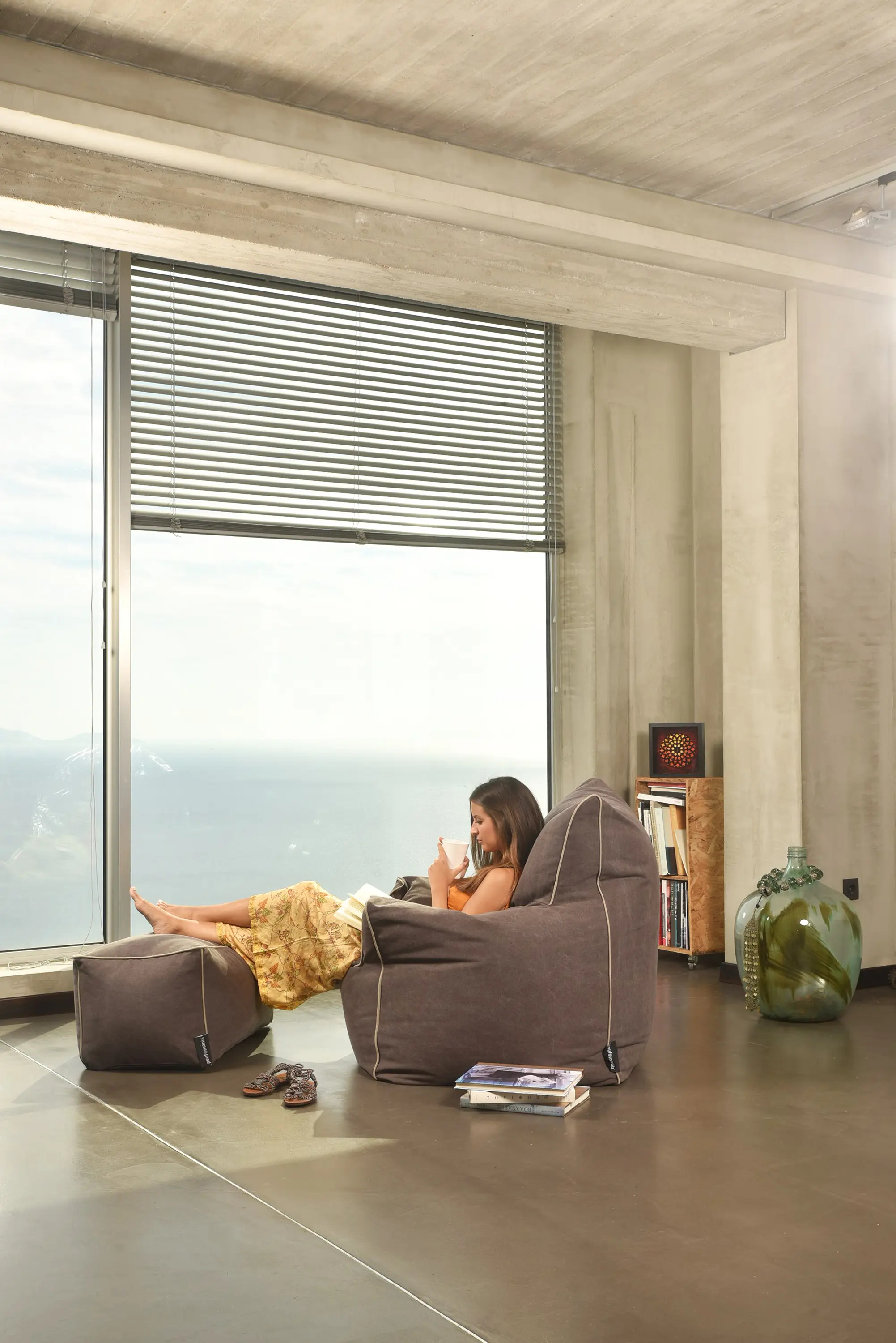 Poufomania - Throne Stool | Indoor