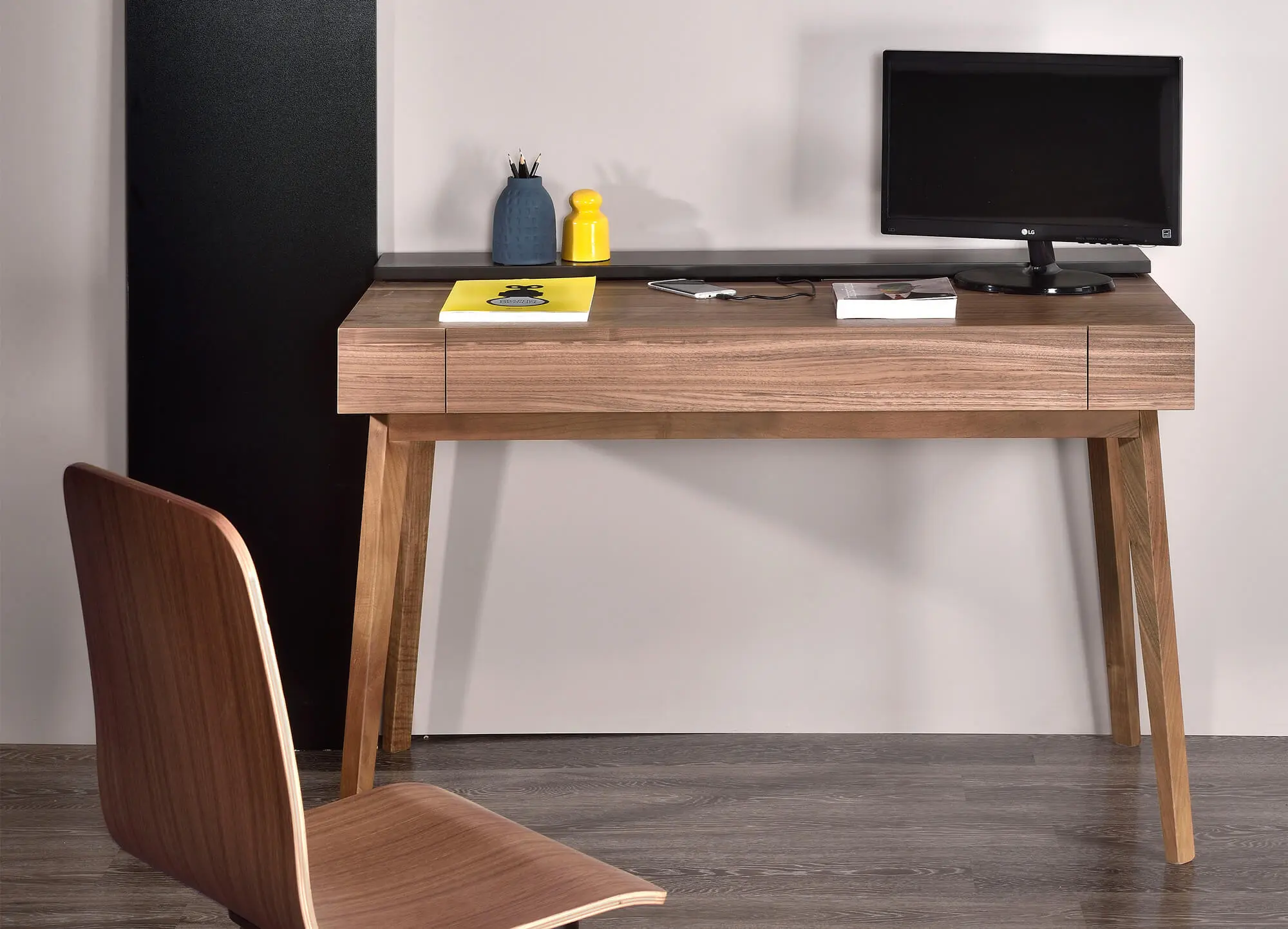 Tagged De-code - Ryan desk