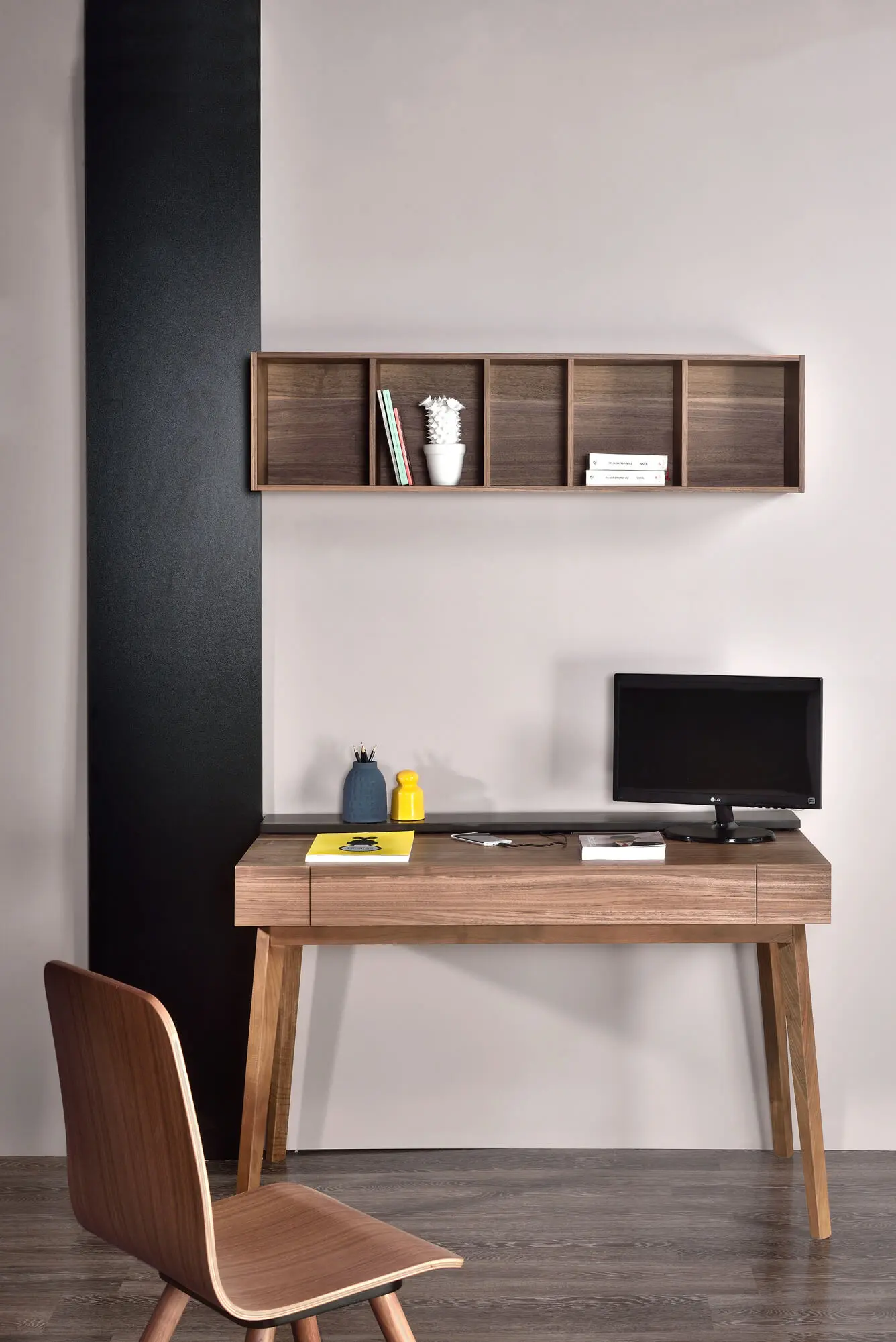 Tagged De-code - Ryan desk