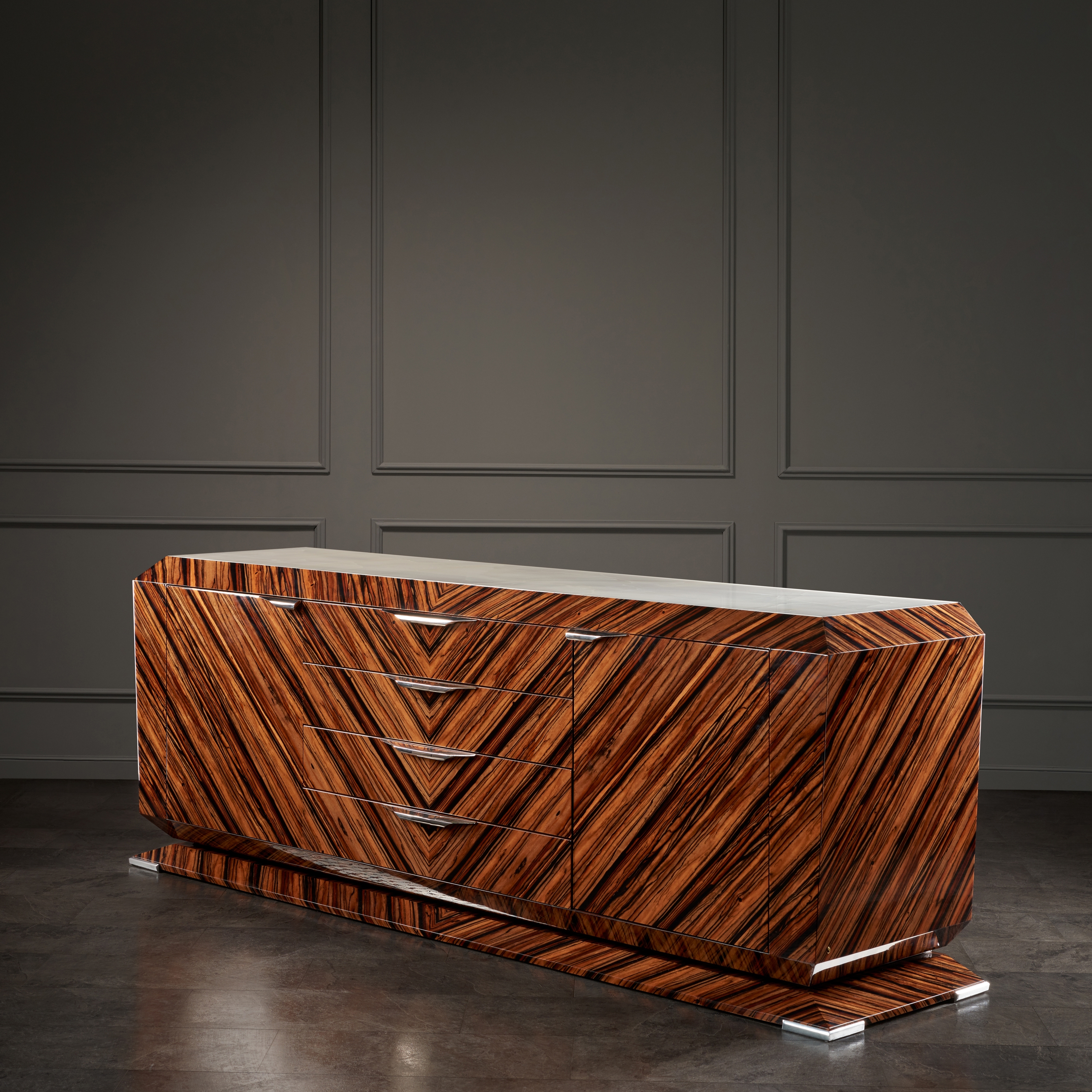 COMMODE