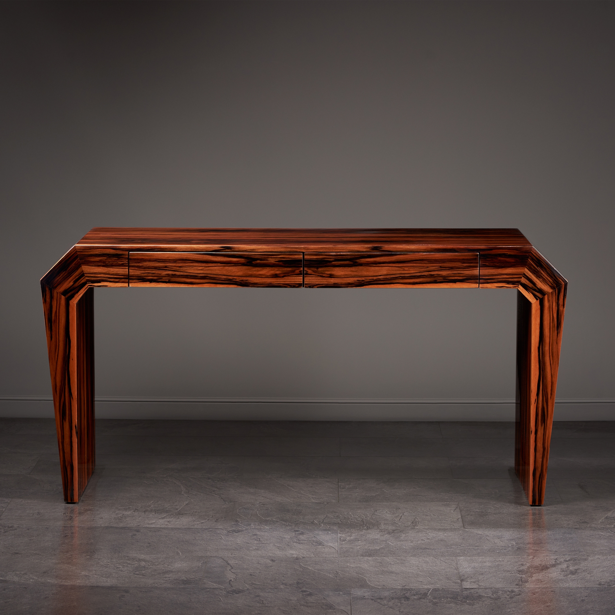 Mostrar el producto Eliot | Eliot Writing Desk Macassar del fabricante Sygnard