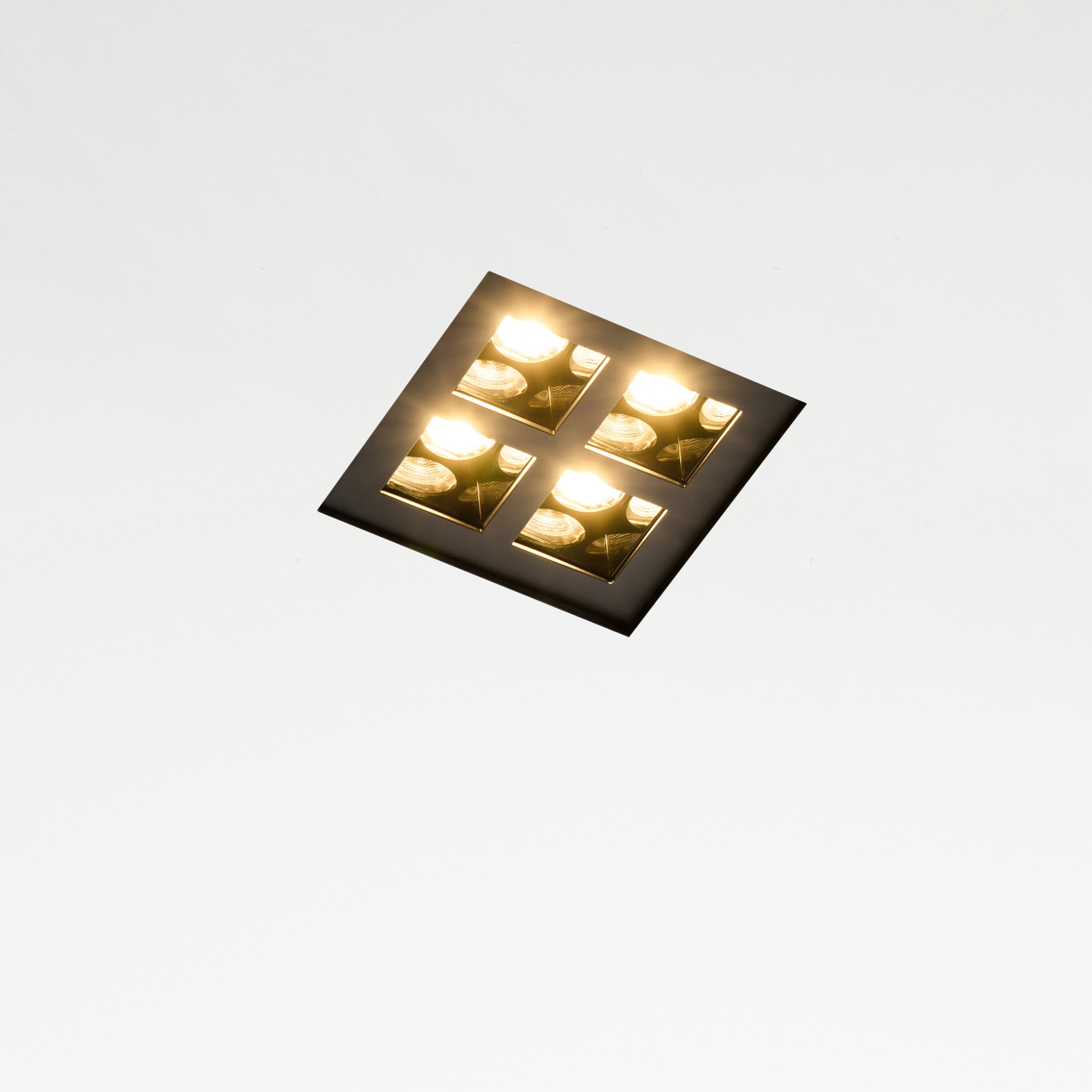 Display product Dota | Trimless HP 40.4 Q from manufacturer Labra
