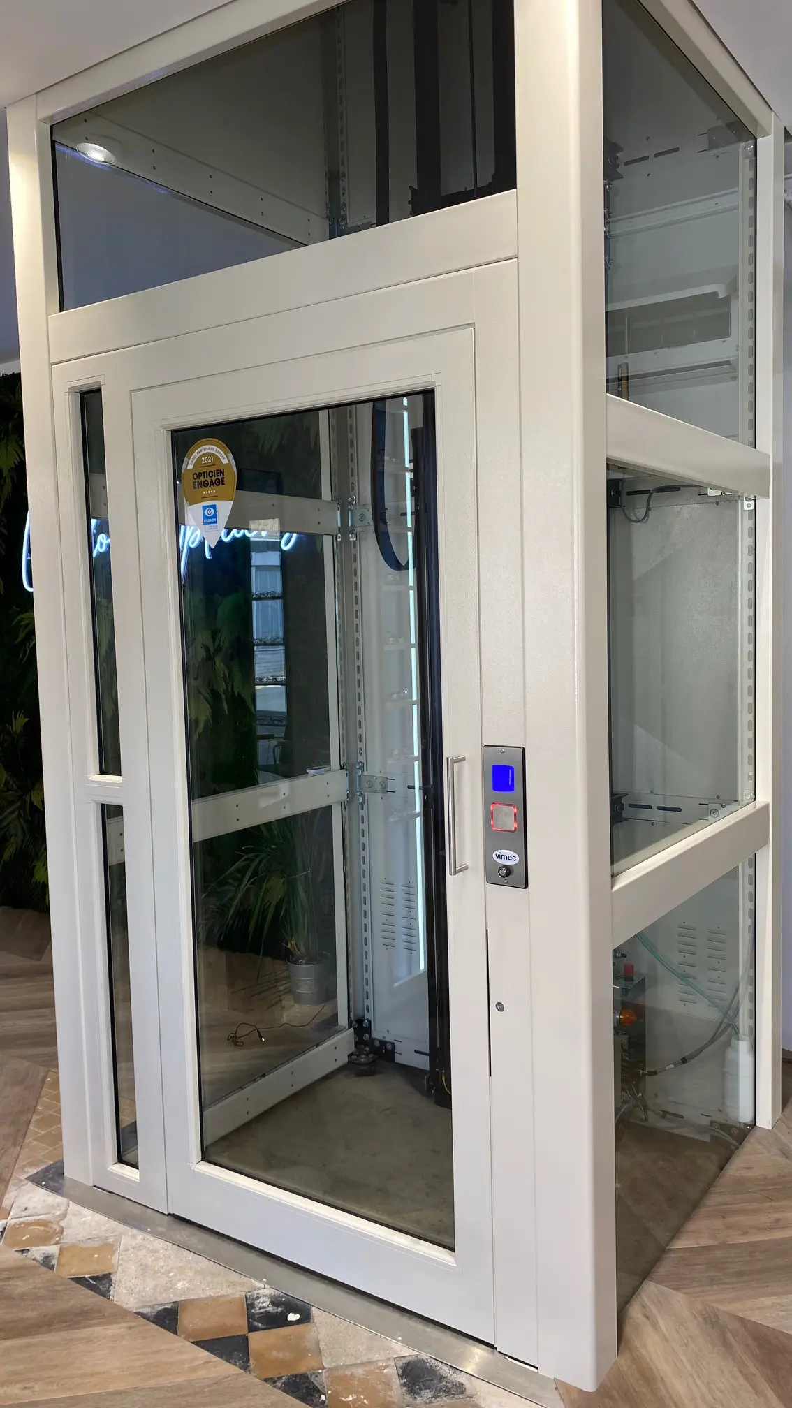 Vimec Srl - Hydraulic elevator EASYMOVE