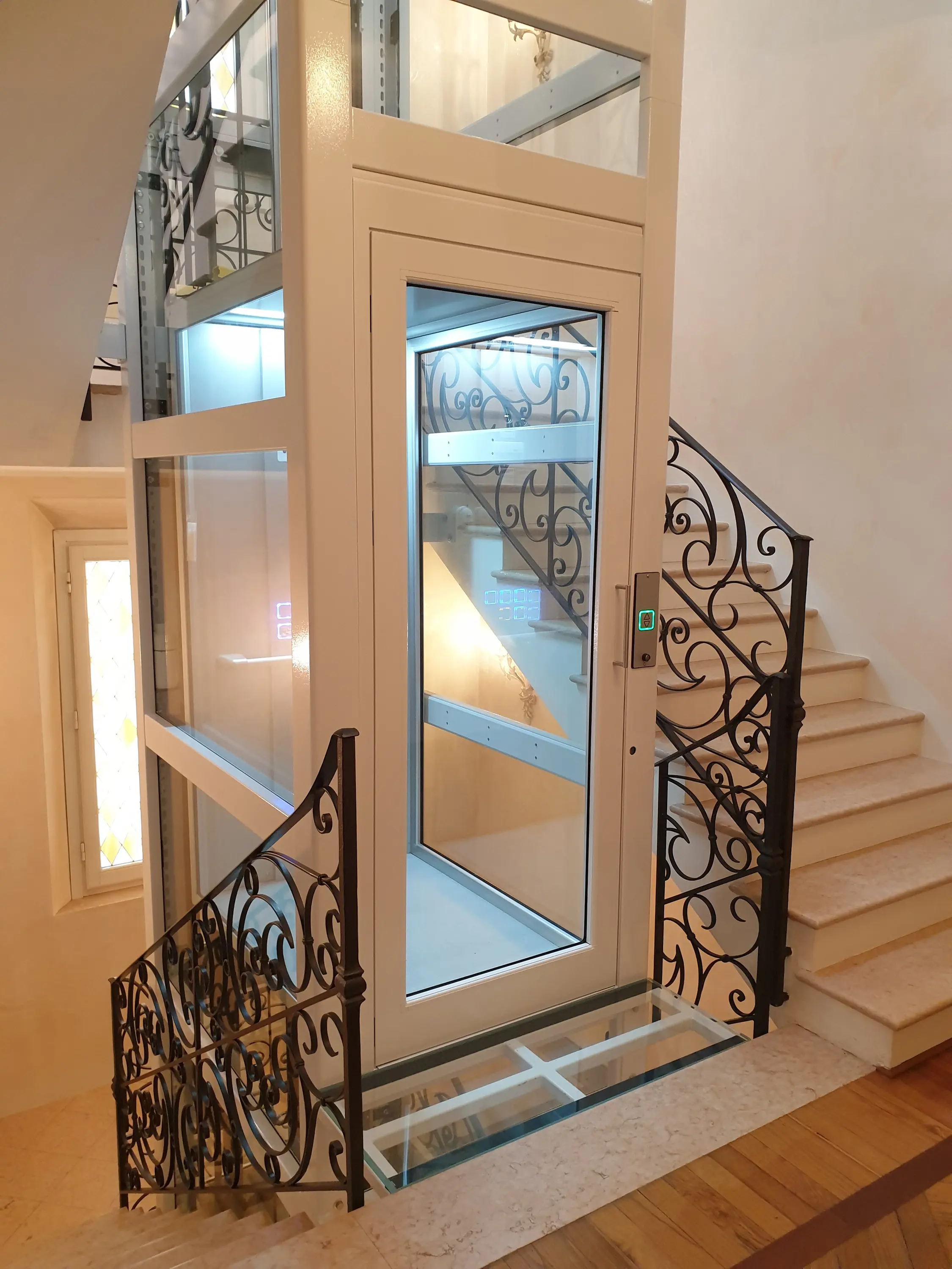Vimec Srl - Hydraulic elevator EASYMOVE