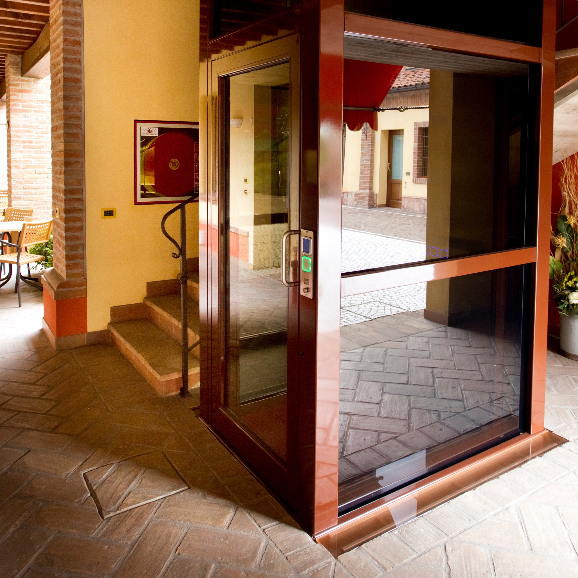 Hydraulic elevator EASYMOVE