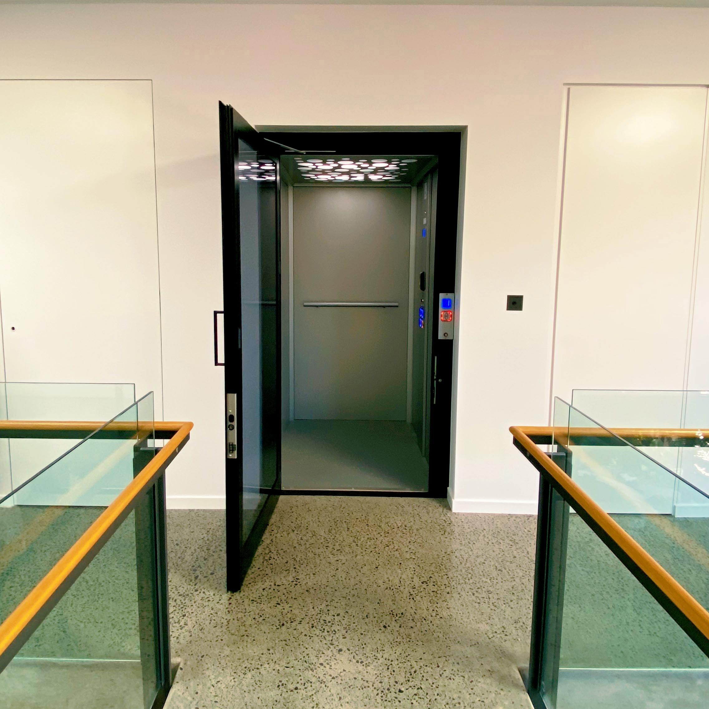 Hydraulic elevator EASYMOVE