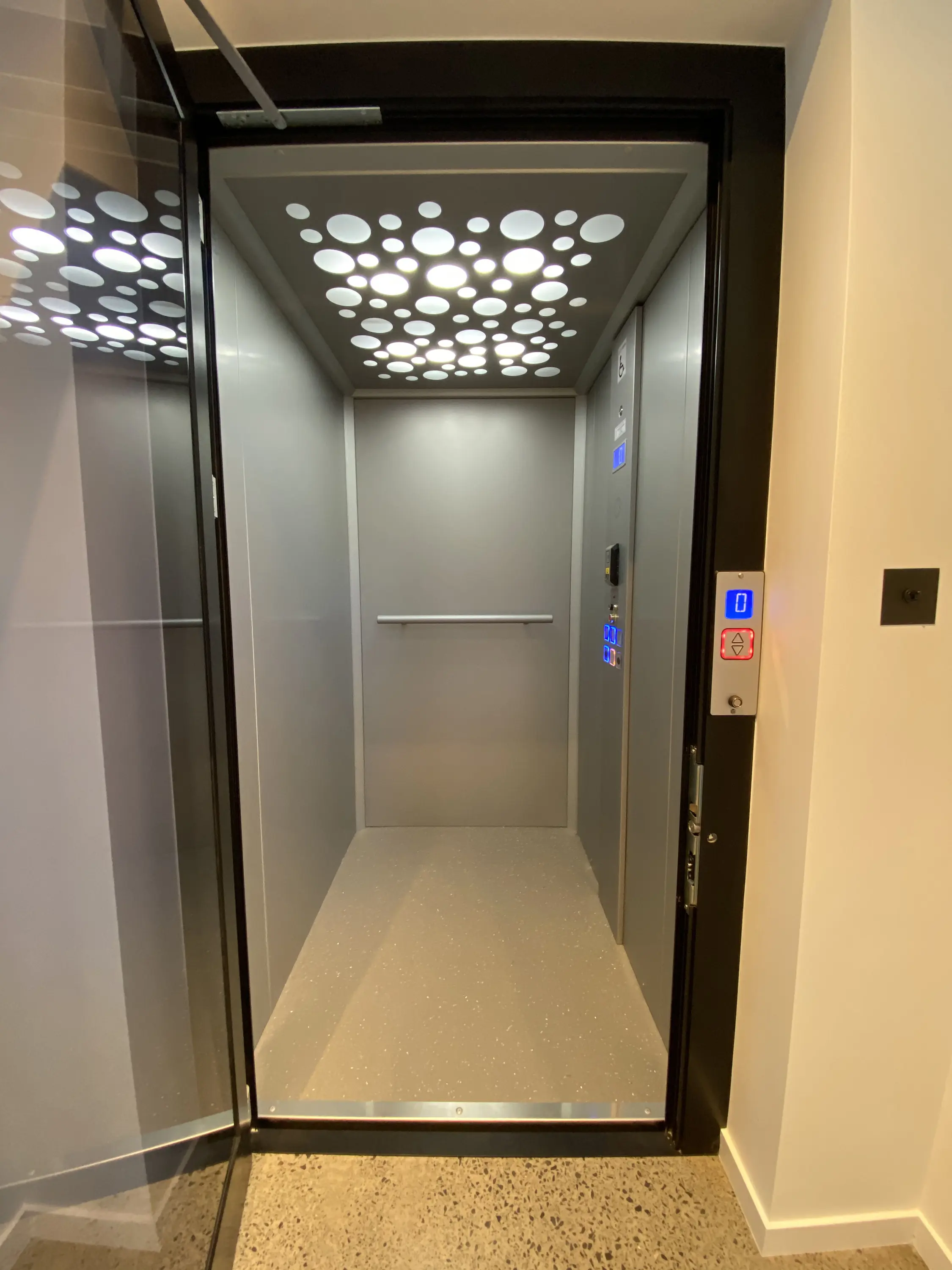 Vimec Srl - Hydraulic elevator EASYMOVE