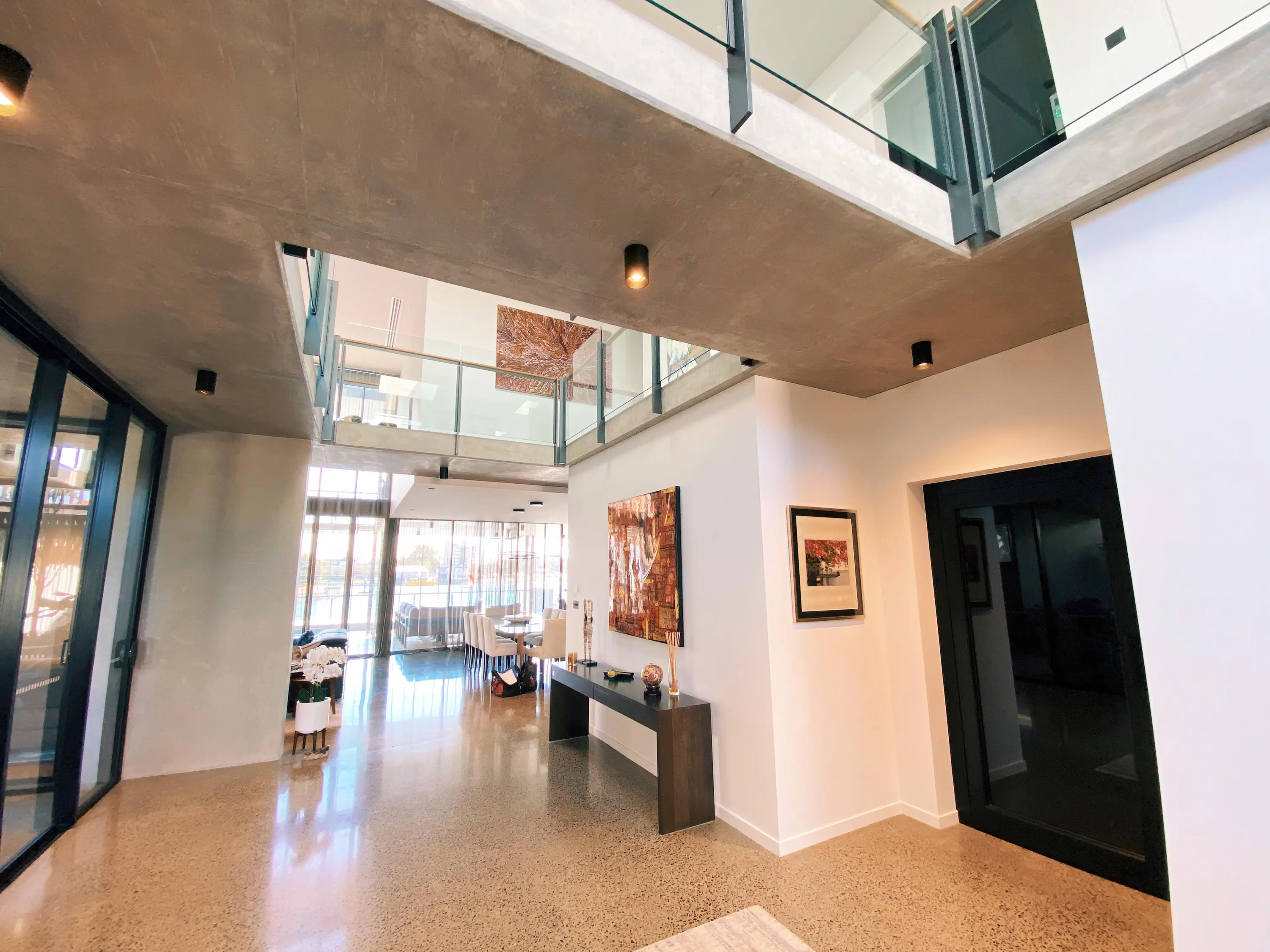 gallery-slide-0