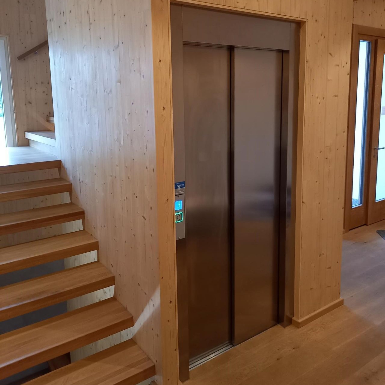 Electric elevator ECOVIMEC