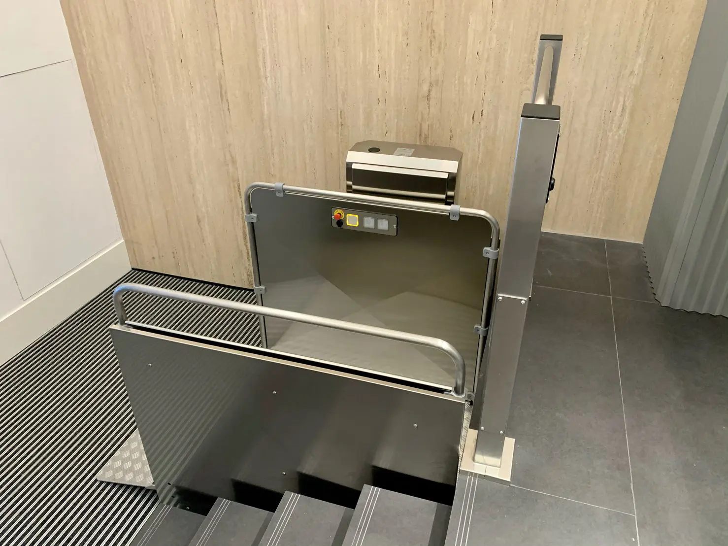 Vimec Srl - Vertical platform step lift SILVER