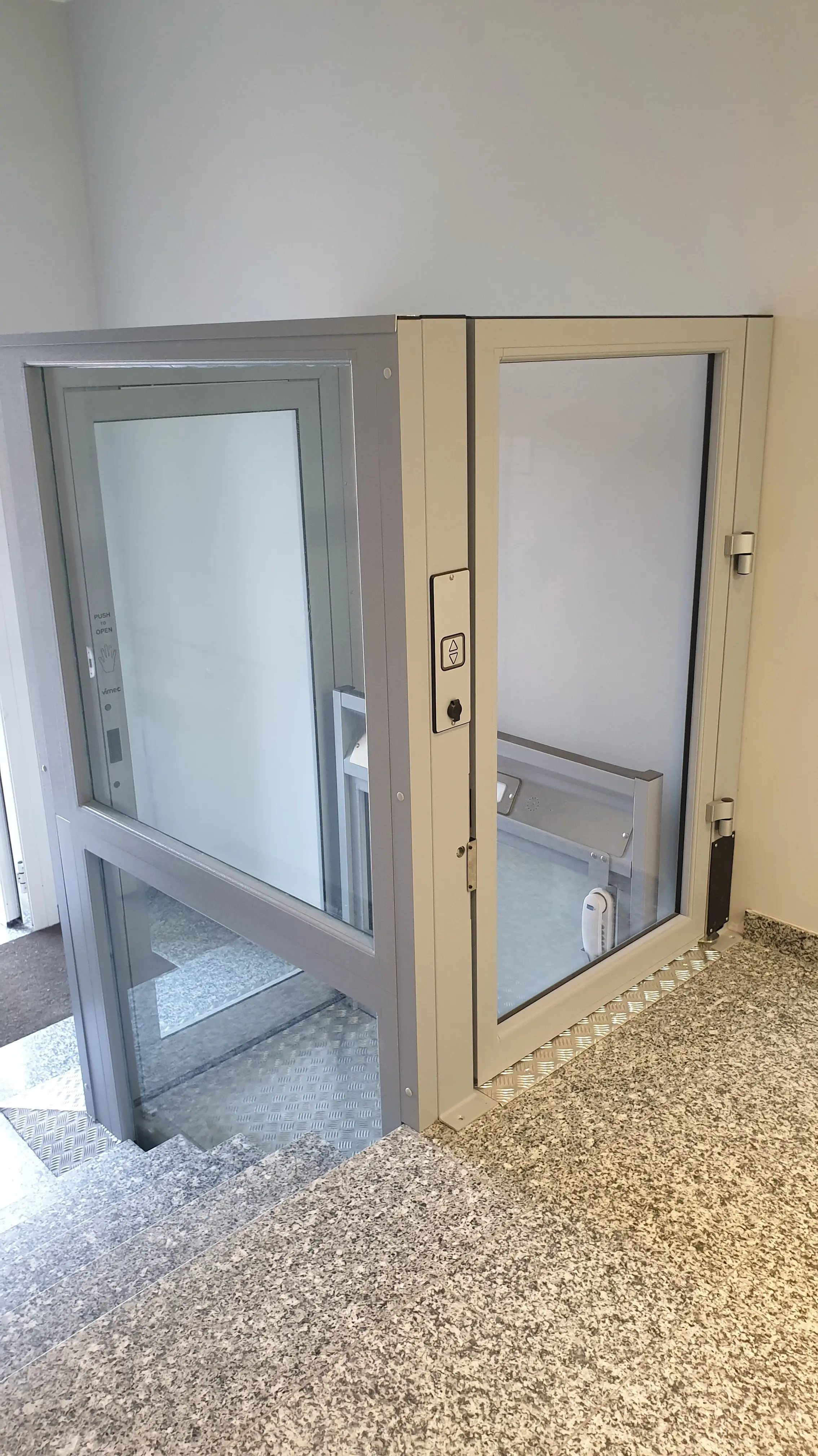 Vimec Srl - Vertical platform step lift STEPPY PLUS