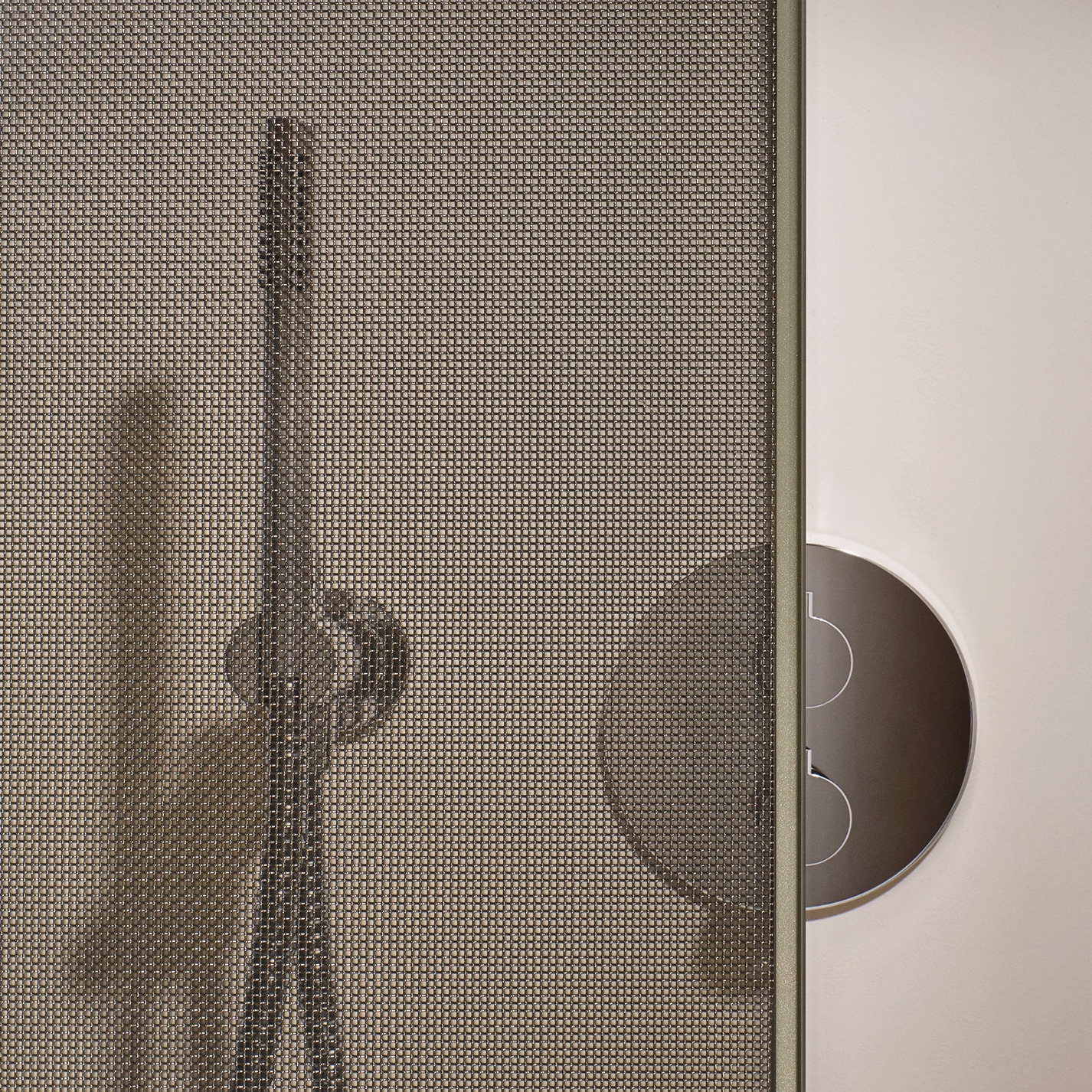 Afficher le produit X1000 GT Free-standing side panel in laminated glass with integrated texture du fabricant Koralle