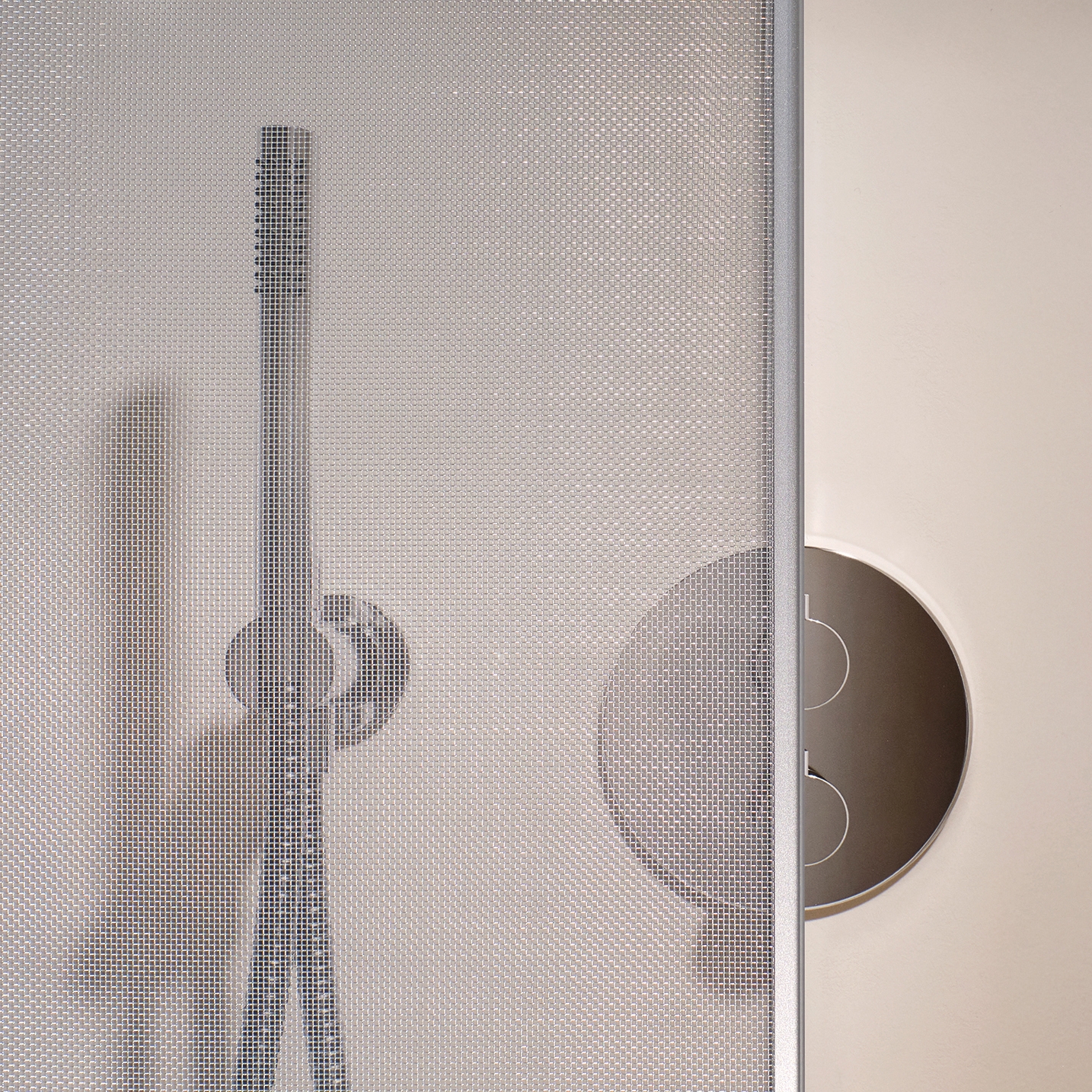 Display product X1000 GT Free-standing side panel in laminated glass with integrated texture from manufacturer Koralle