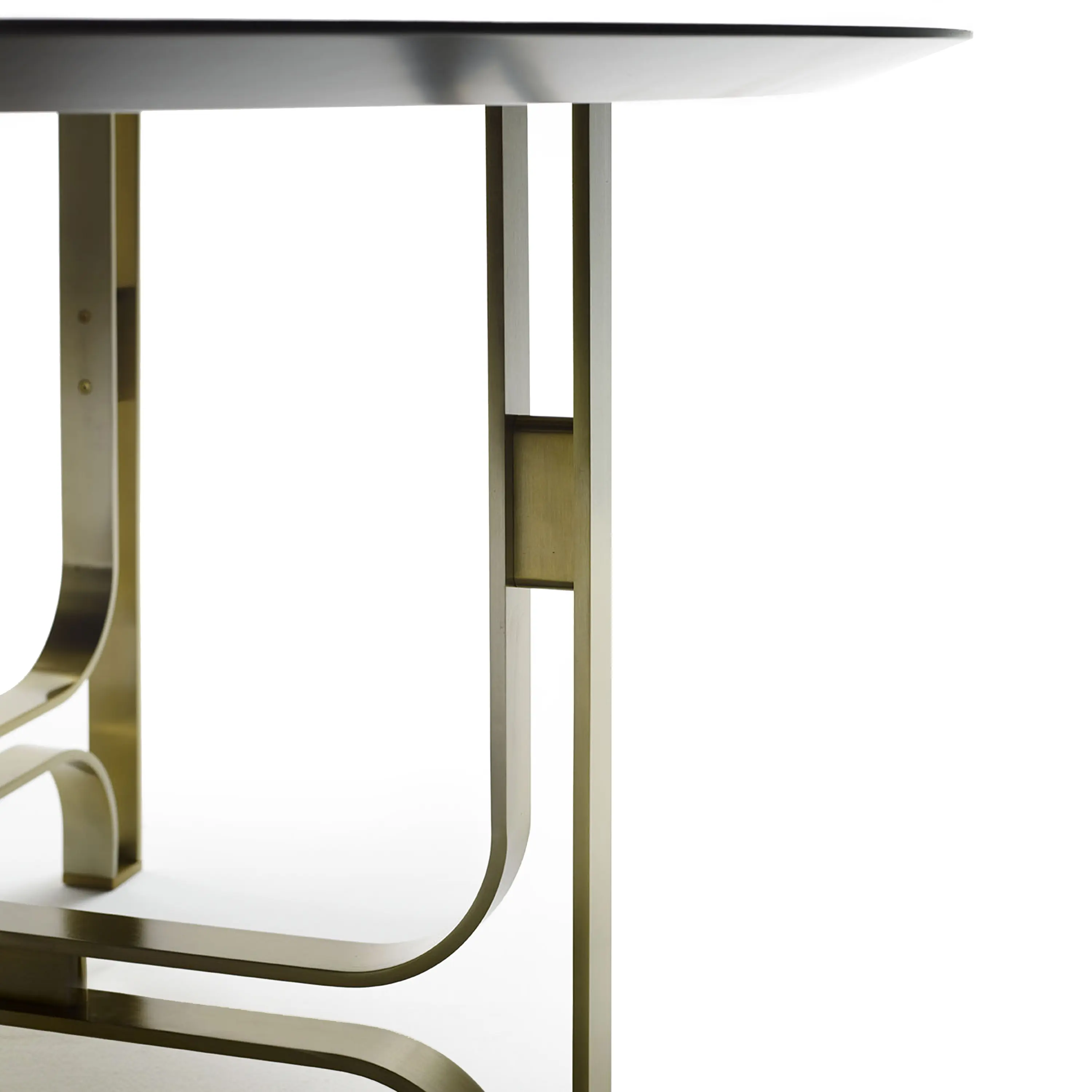 Marioni - Gregory | Round Dining Table