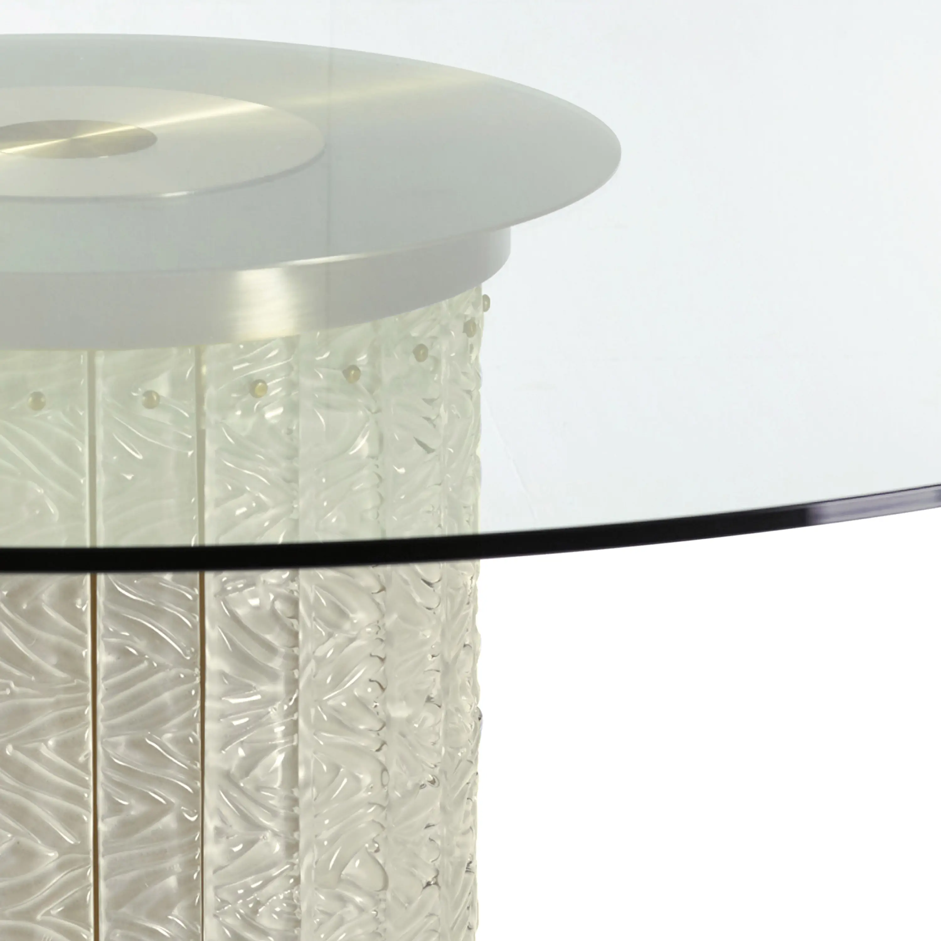 Marioni - Howard | Round Dining Table