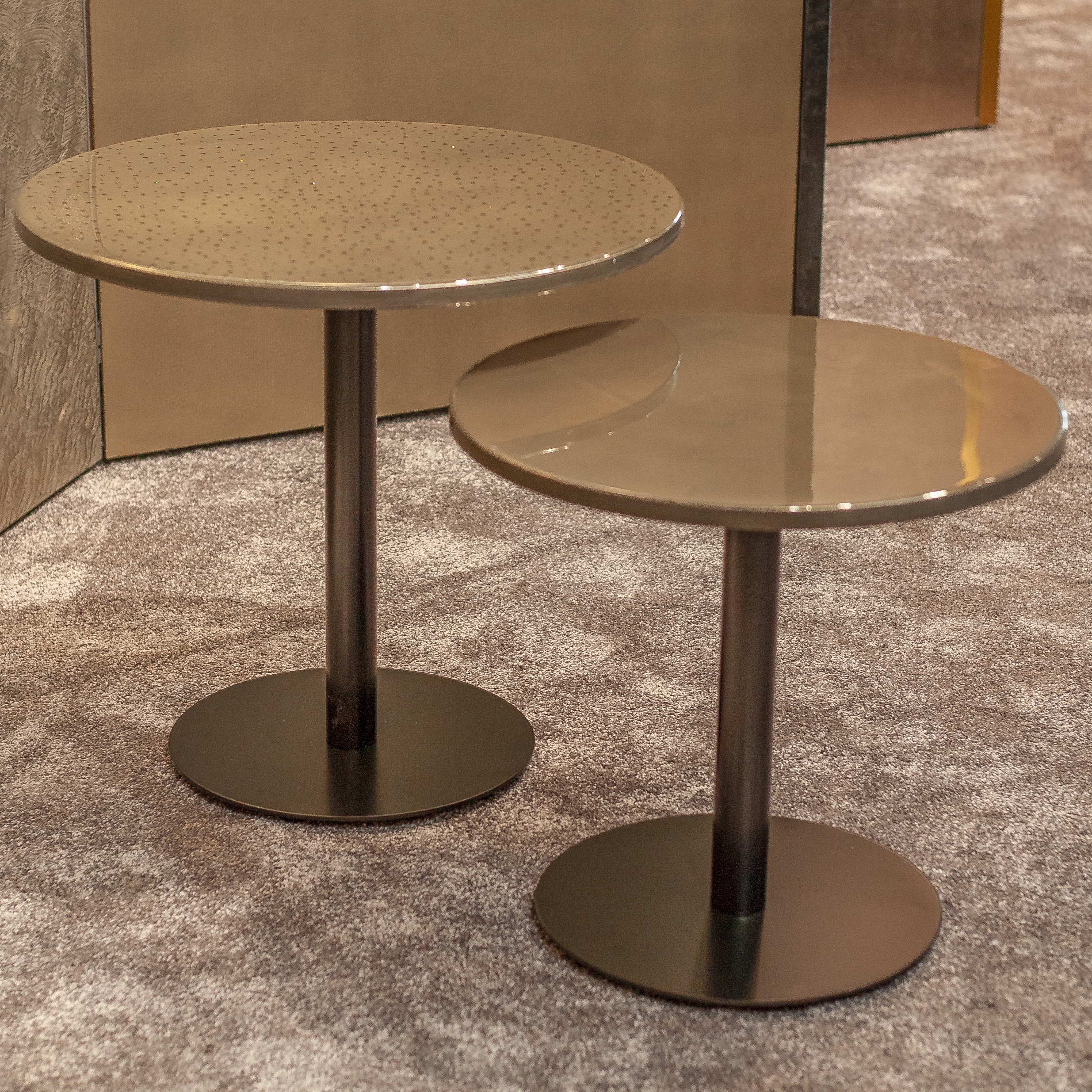 Display product MIDAS Metall Table I Champaign from manufacturer Midas Surfaces