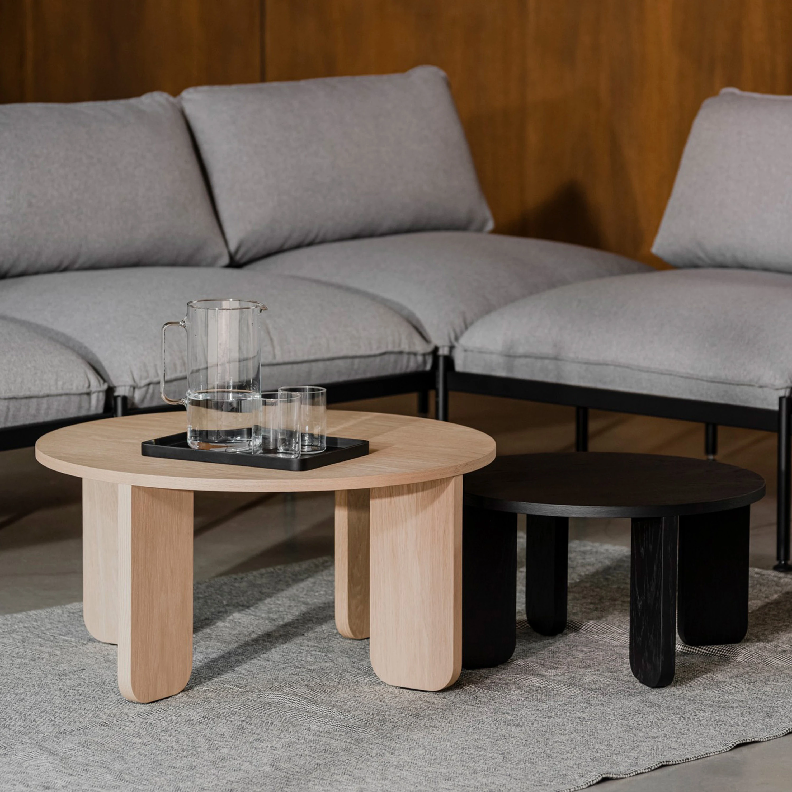 NESTING TABLES