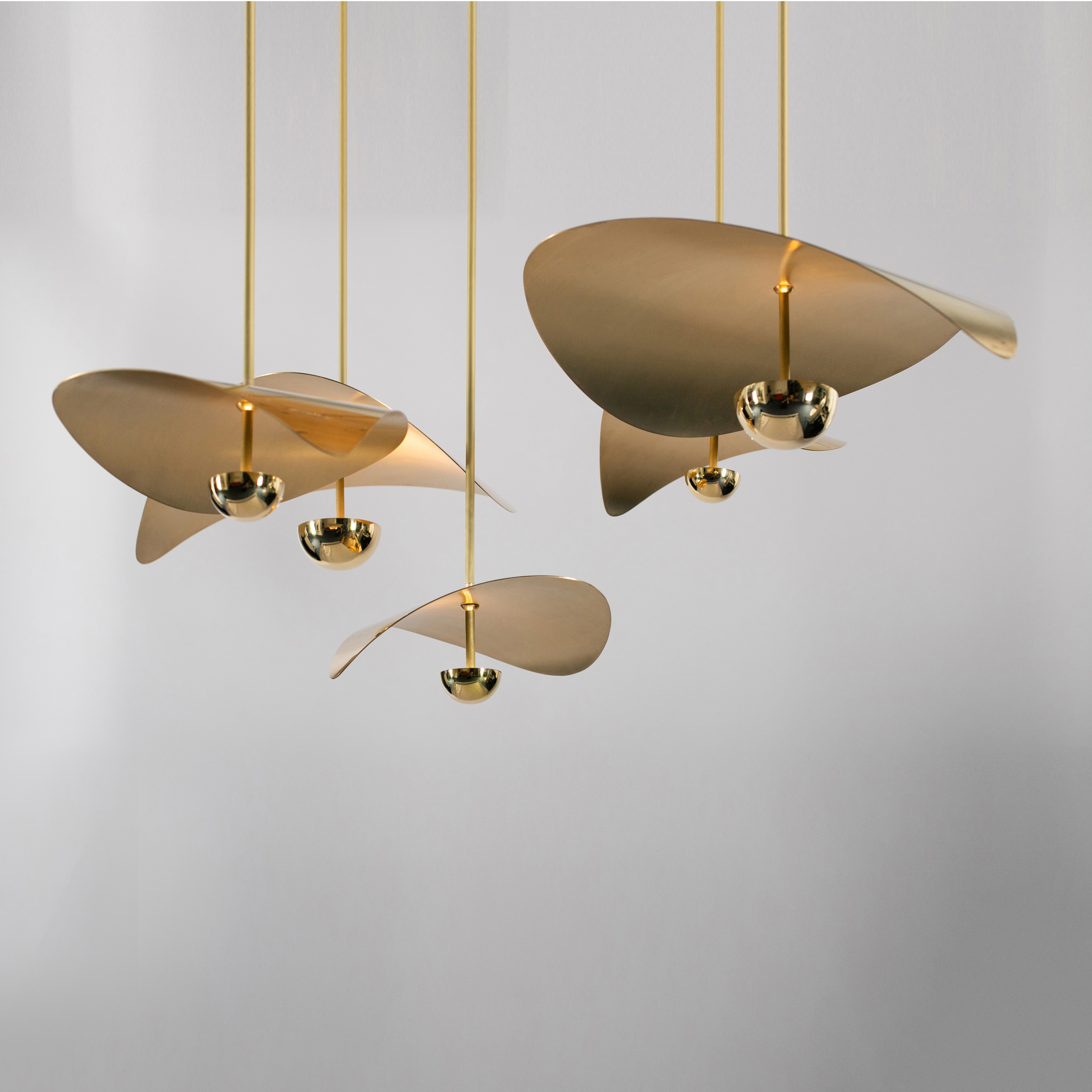 Vertoon produk Bonnie Cluster 2 (5 mixed singles) Contemporary LED Chandelier van vervaardiger Ovature Studios