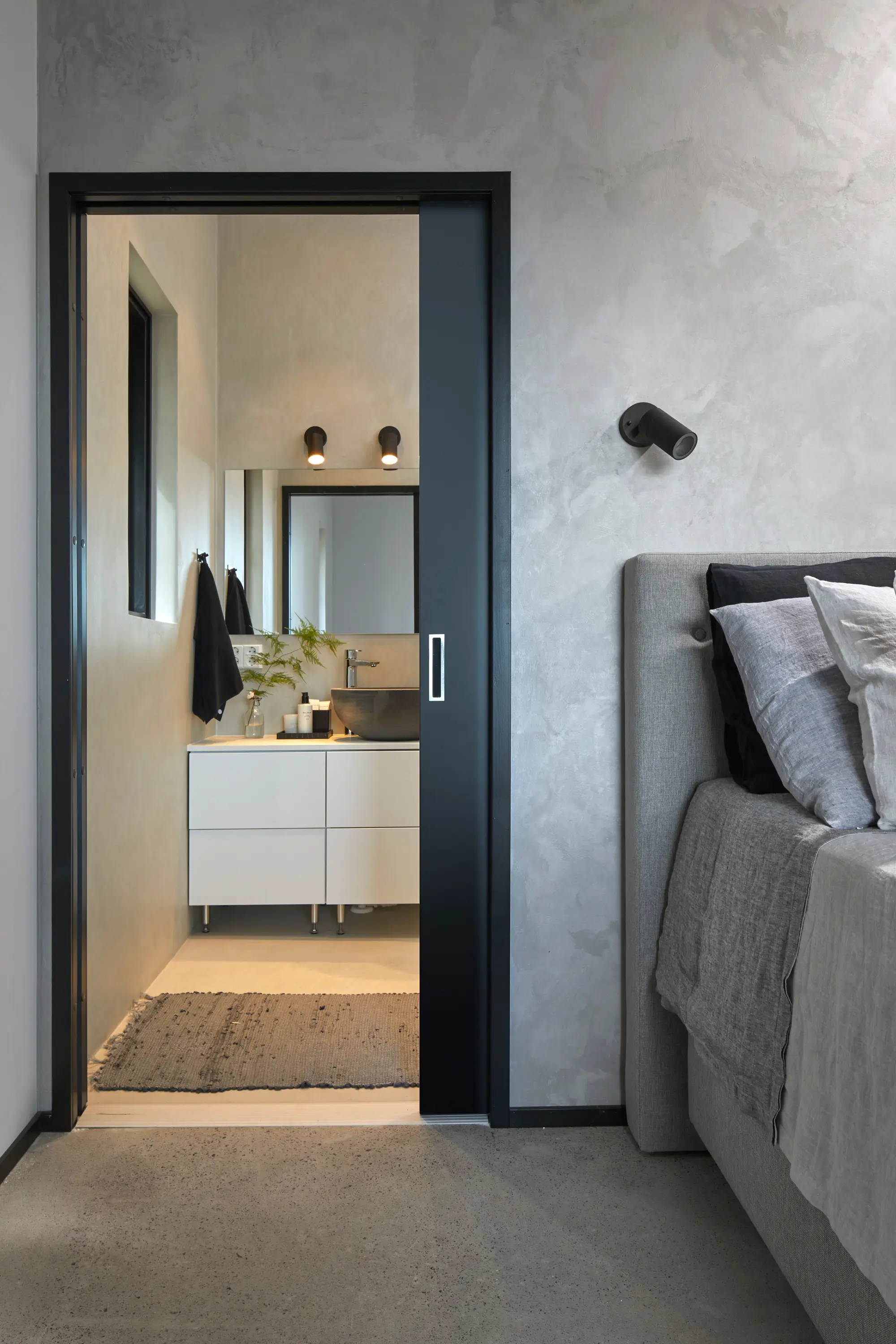 LIUNE - D21 Black