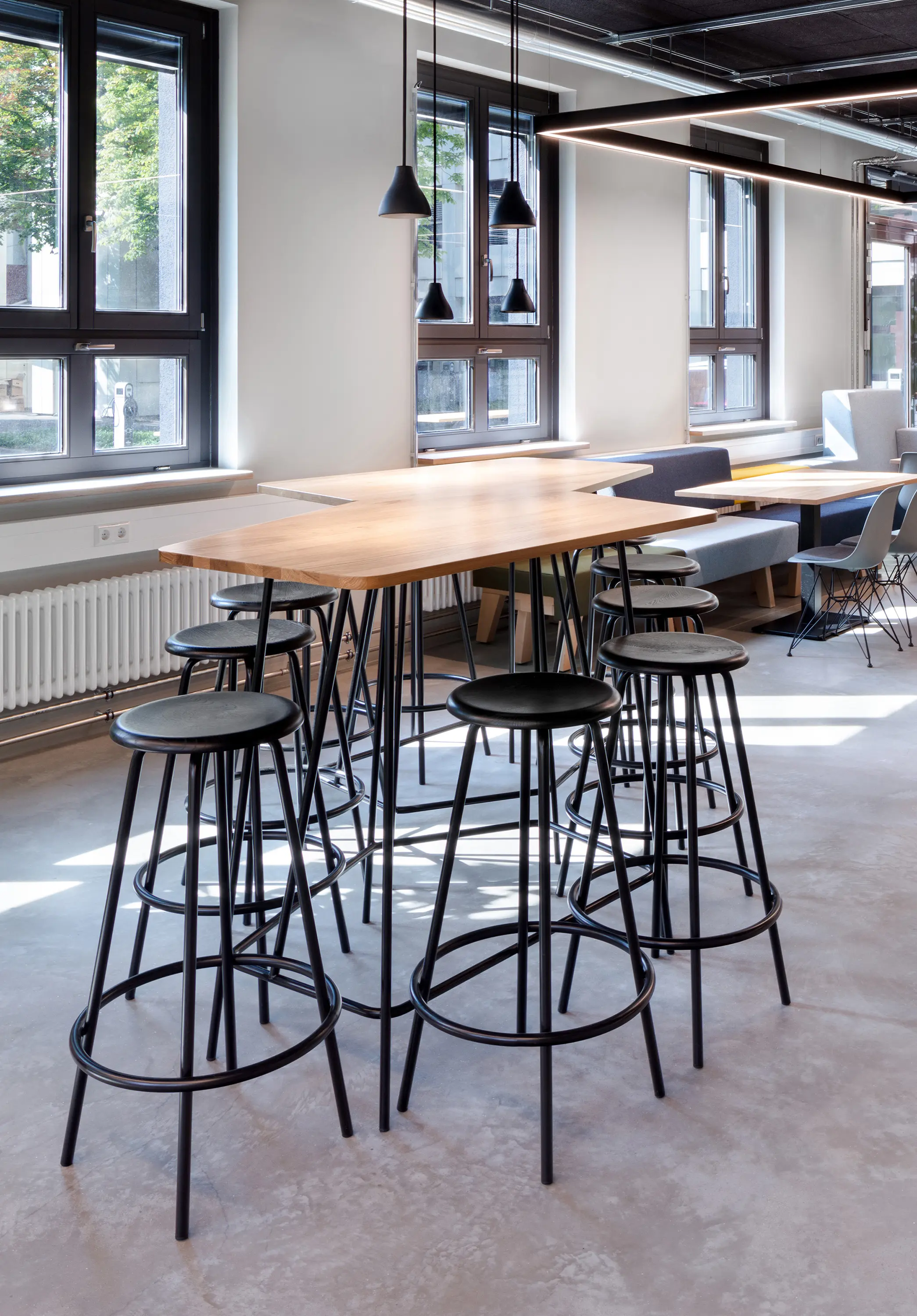 UnternehmenForm - Tangram Table