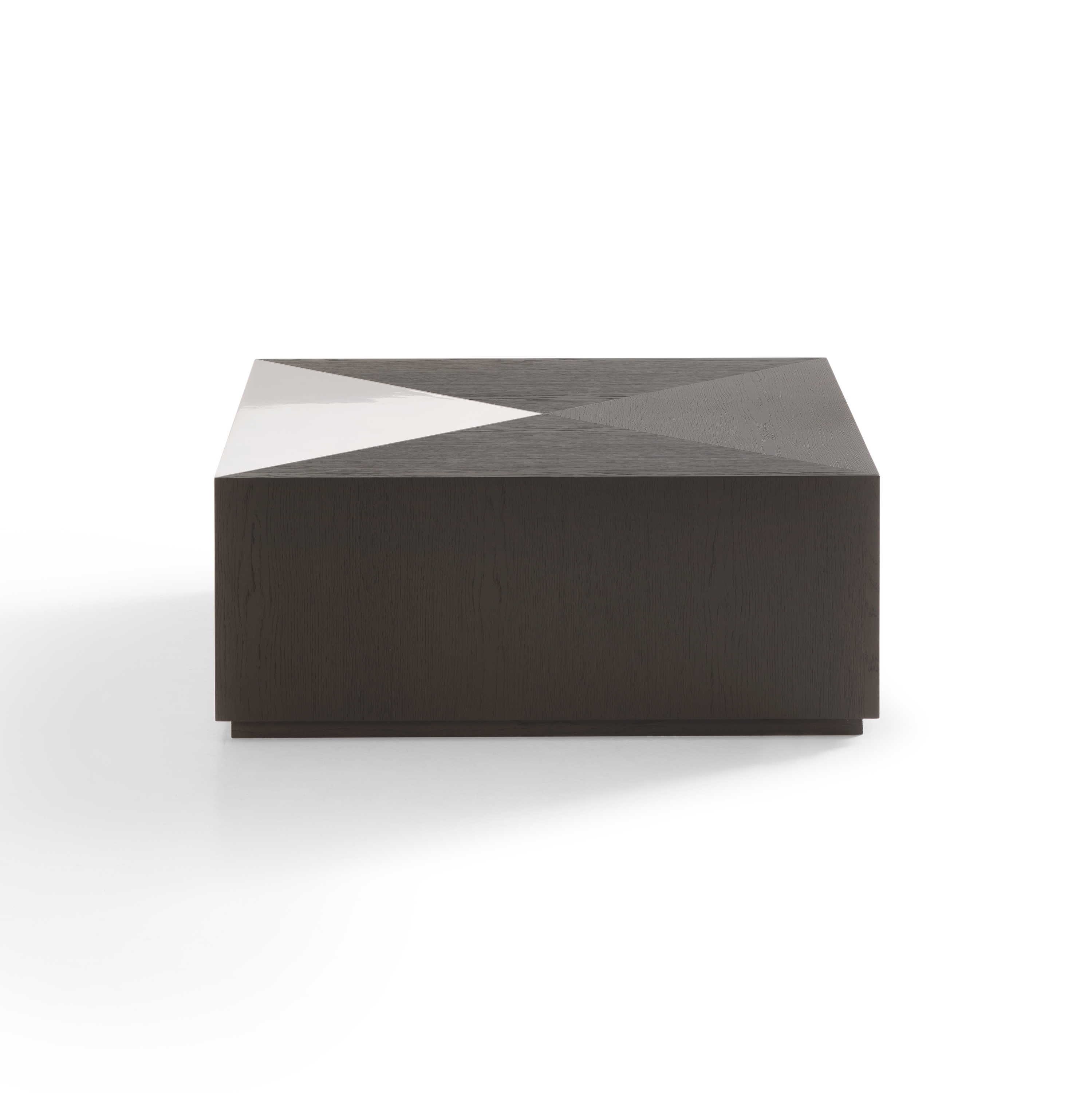 Produkt Garnet Coffee Table Brushed Oak + Metal Lacquer des Herstellers DAMI Luxury Interior anzeigen
