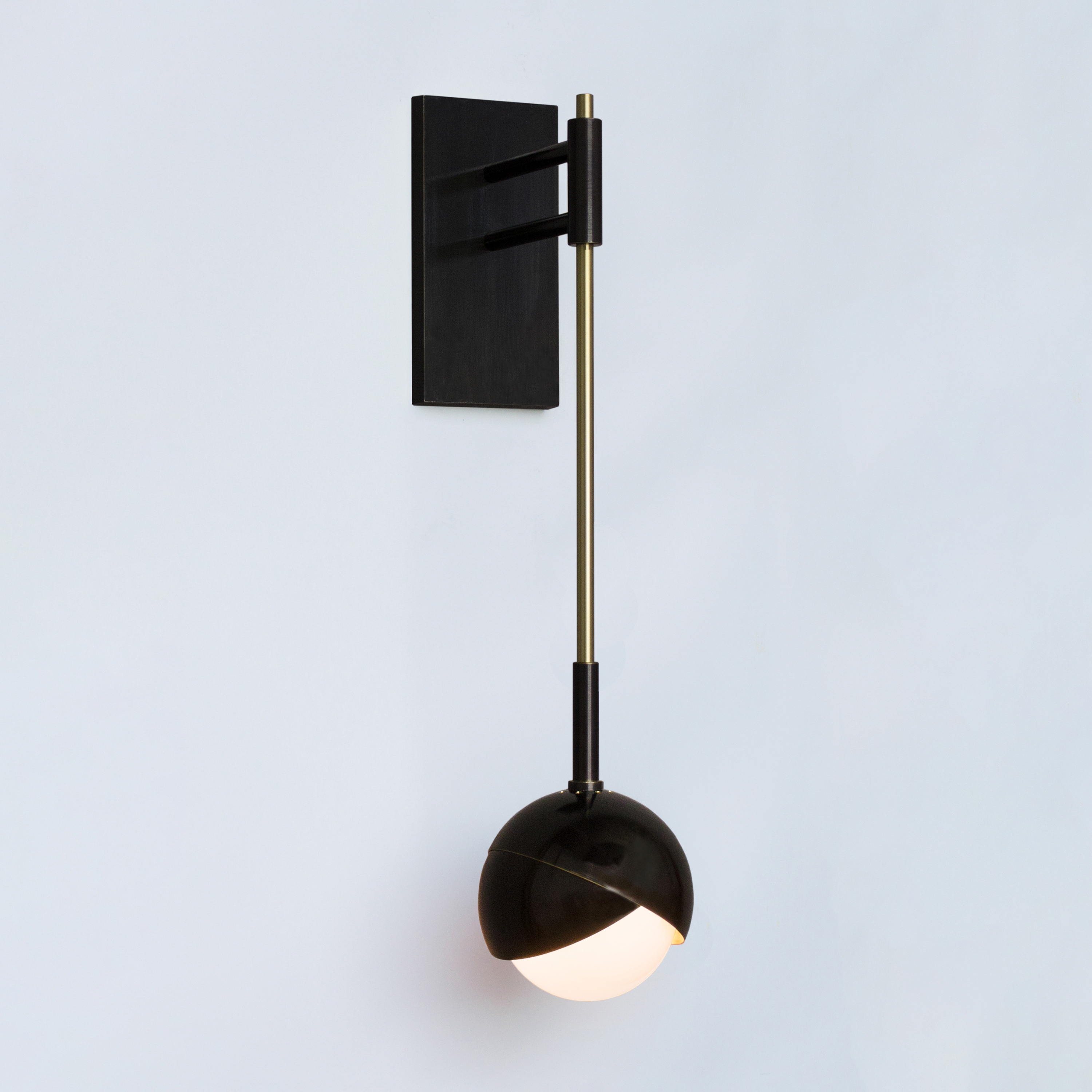 Produkt Benedict | Truss Sconce (Blackened brass / Stain brass) des Herstellers Trella anzeigen