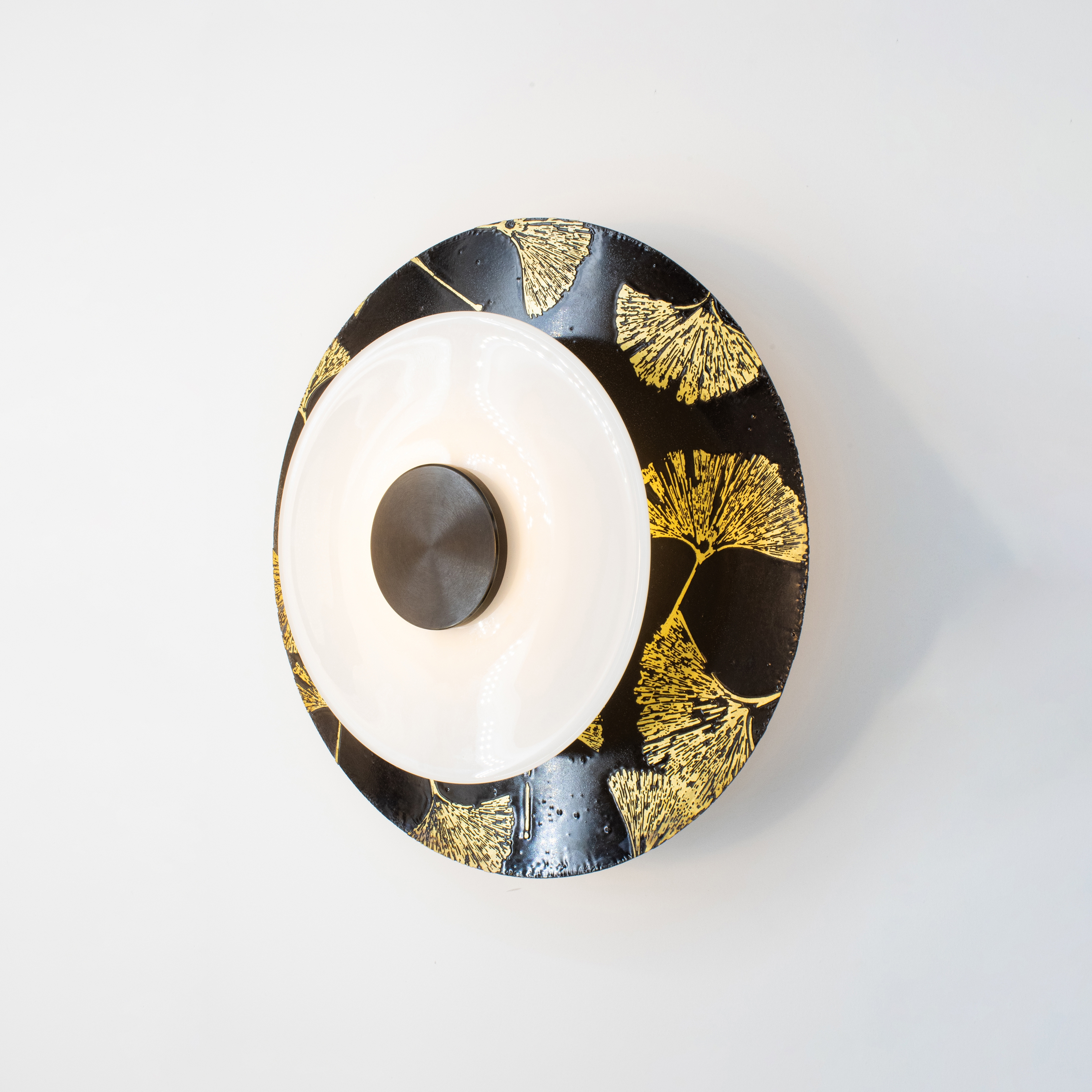 Produkt Klein | Sconce (Ginkgo etch in blackened two tone) des Herstellers Trella anzeigen