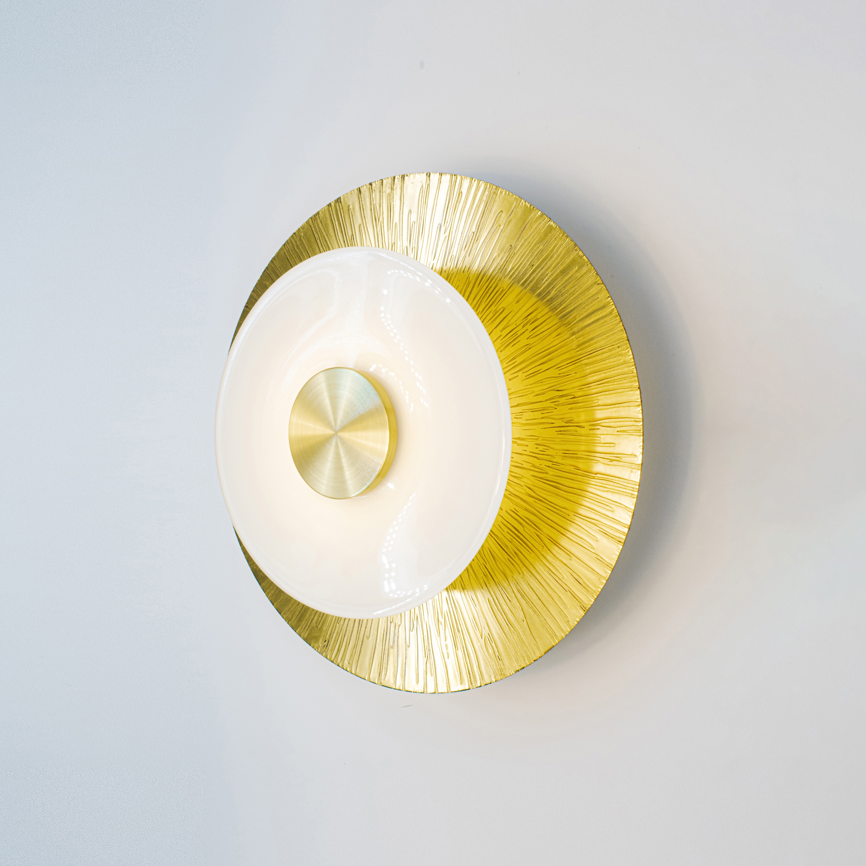 Produkt Klein | Sconce (Klein etch in polished brass) des Herstellers Trella anzeigen