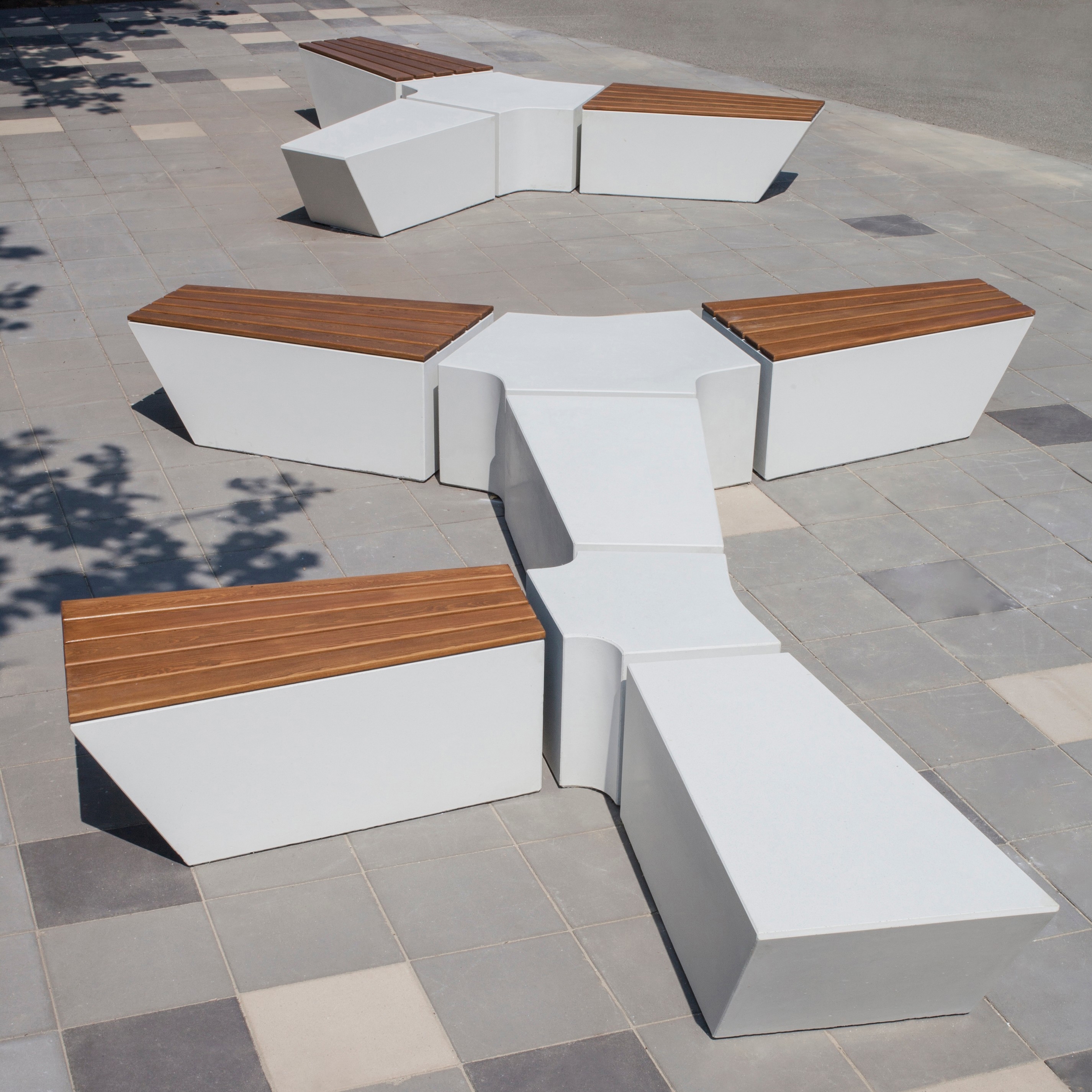 Mostra il prodotto Croma | Concrete Bench System with Wooden Seating del produttore VPI Concrete