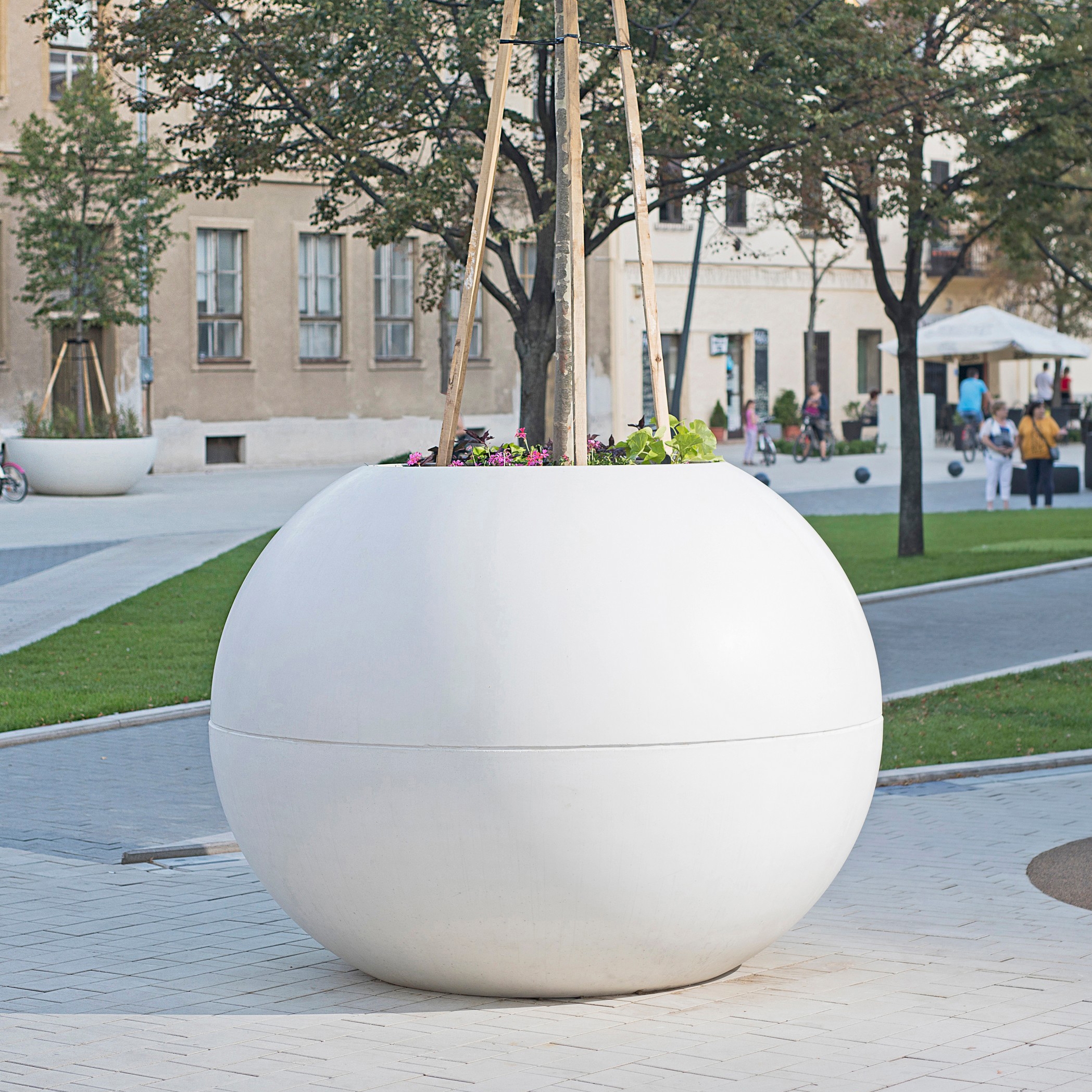 Display product Gömb | XL Concrete Planter from manufacturer VPI Concrete