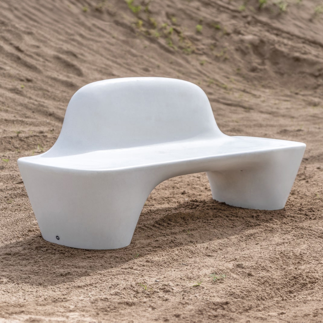 Display product Haló | Concrete Bench with Backrest from manufacturer VPI Concrete