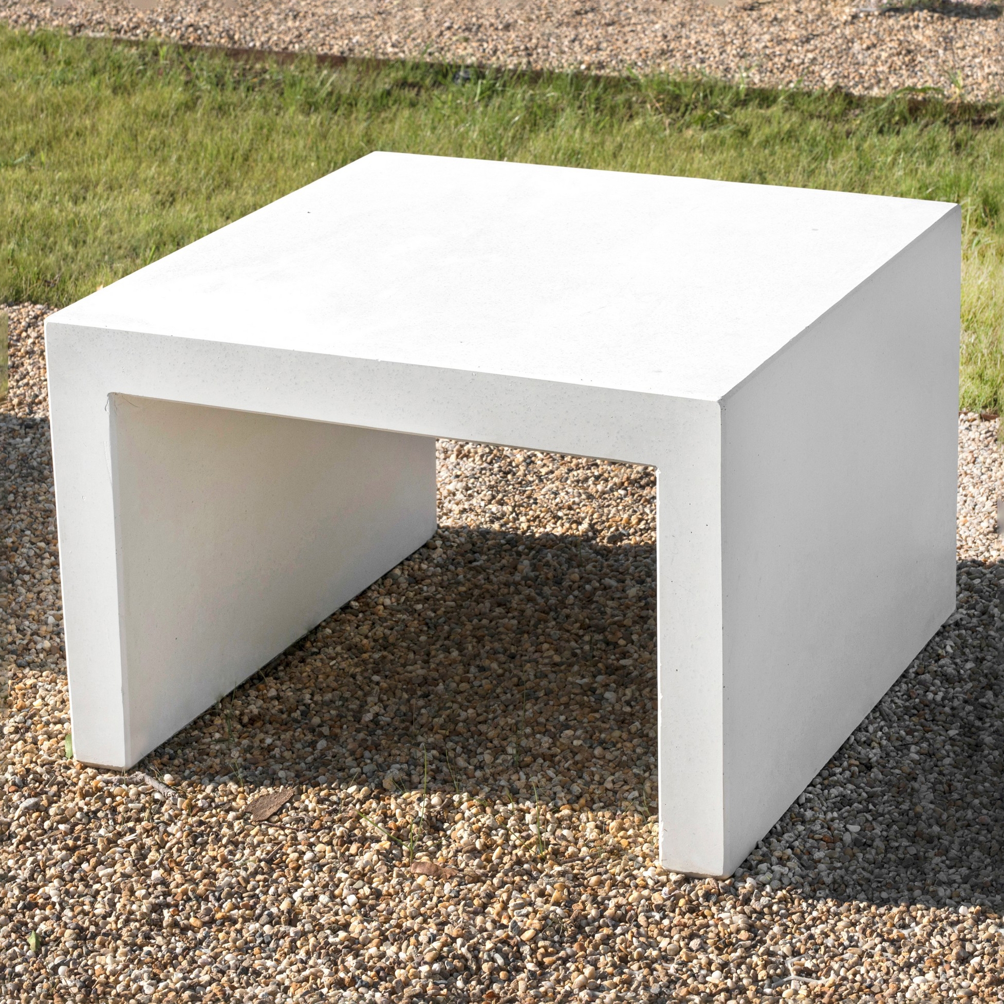 Display product Liner | Concrete Bench from manufacturer VPI Concrete