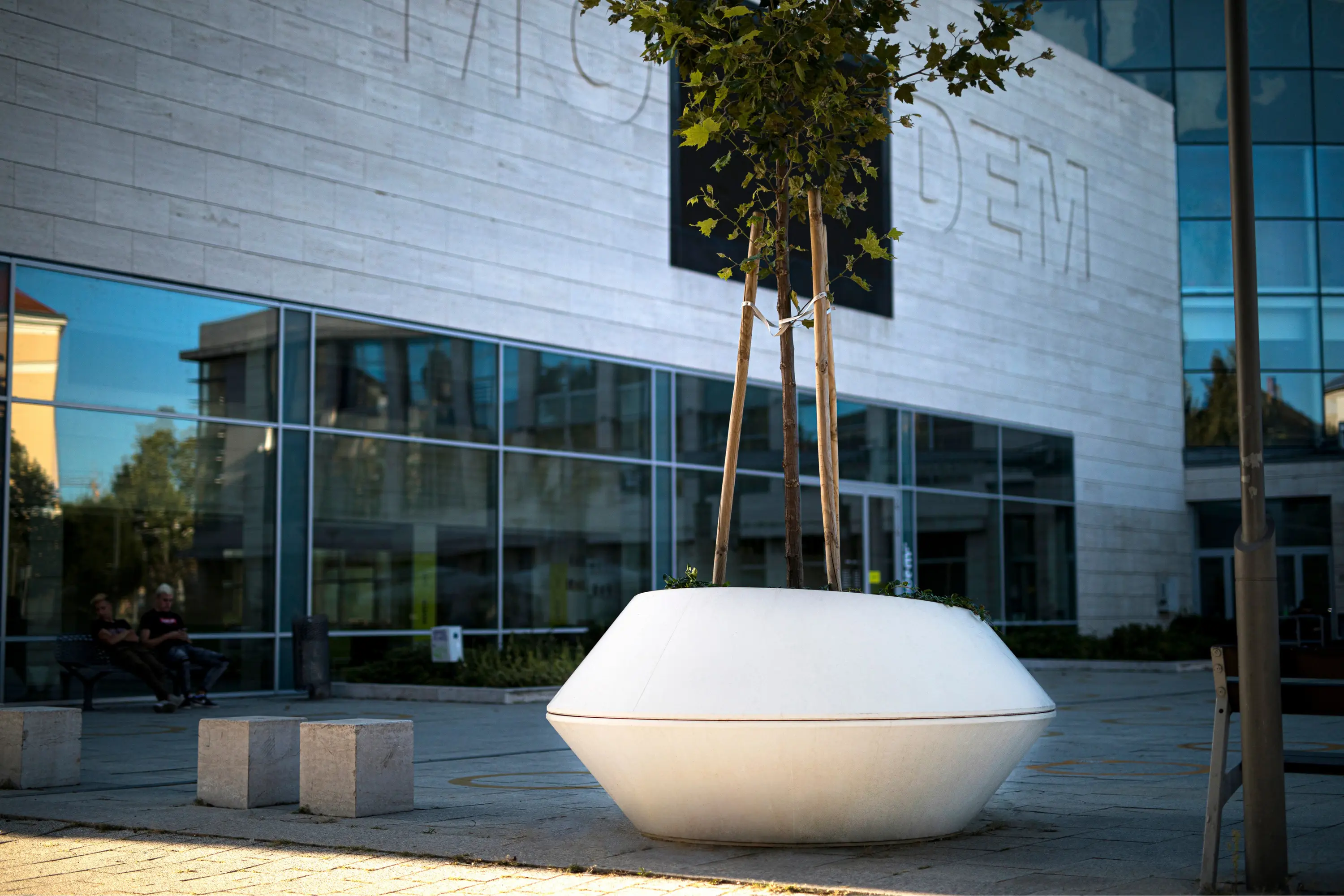 VPI Concrete - Ufo | Concrete Planter
