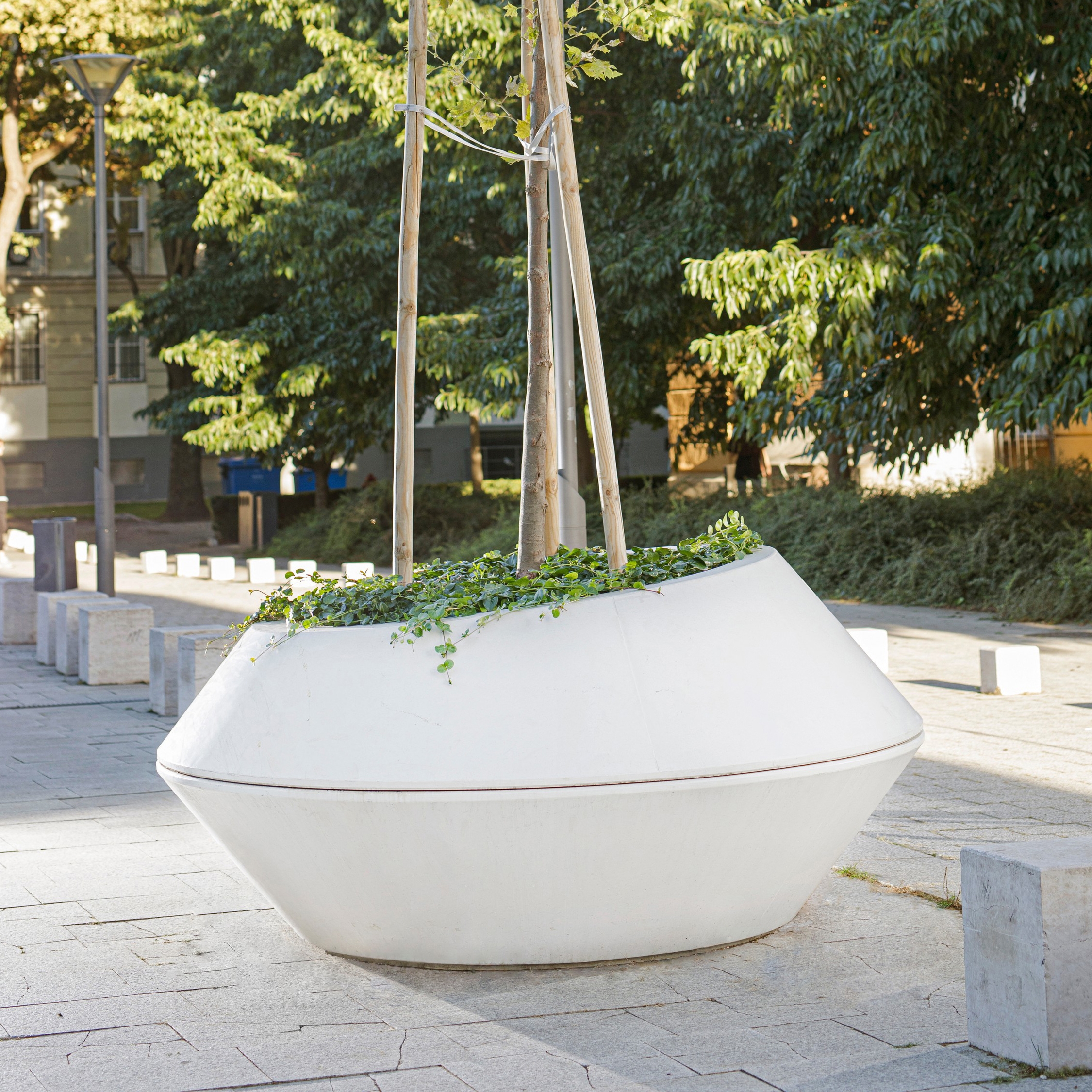 Display product Ufo | Concrete Planter from manufacturer VPI Concrete