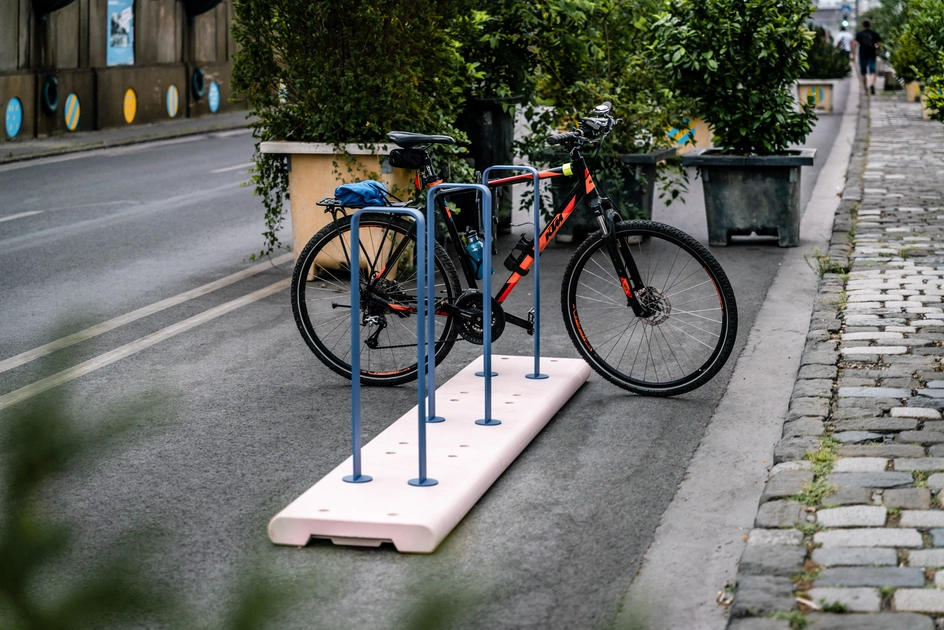 VELÓ | MOBILE BICYCLE RACK - Bicycle stand systems from VPI Concrete ...