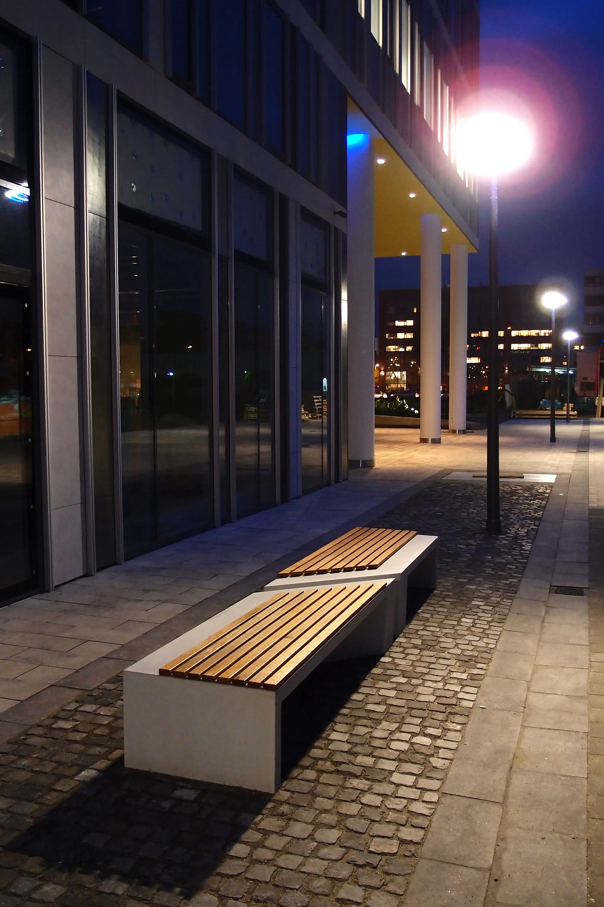 VPI Concrete - Zigza | Concrete Bench with Wooden Seating