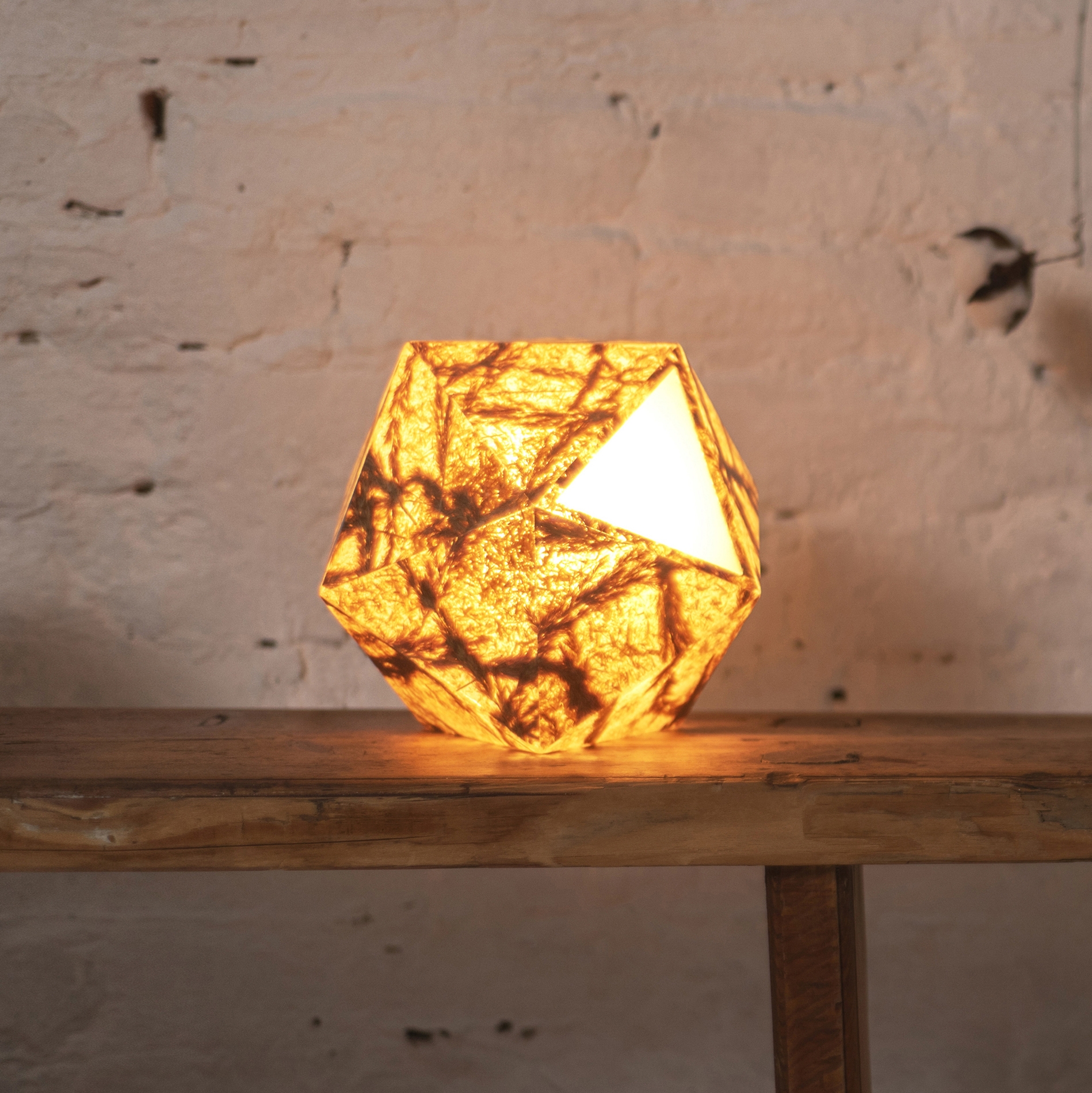 Hedron Play table lamp