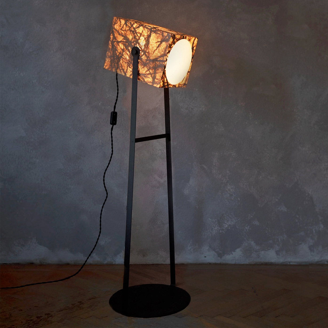 Mostra il prodotto Libro floor lamp XL del produttore Viaplant
