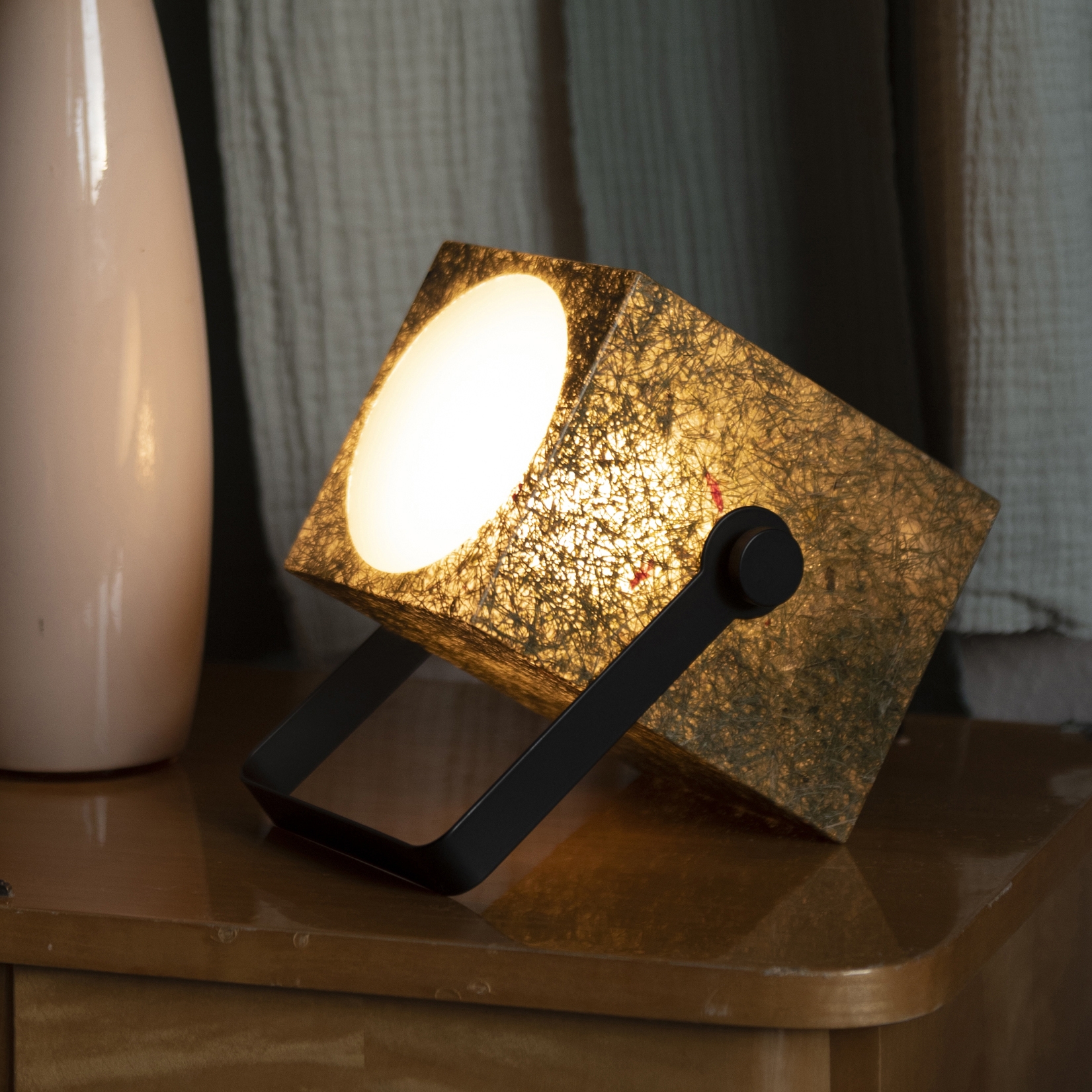 Mostra il prodotto Libro Play table lamp del produttore Viaplant