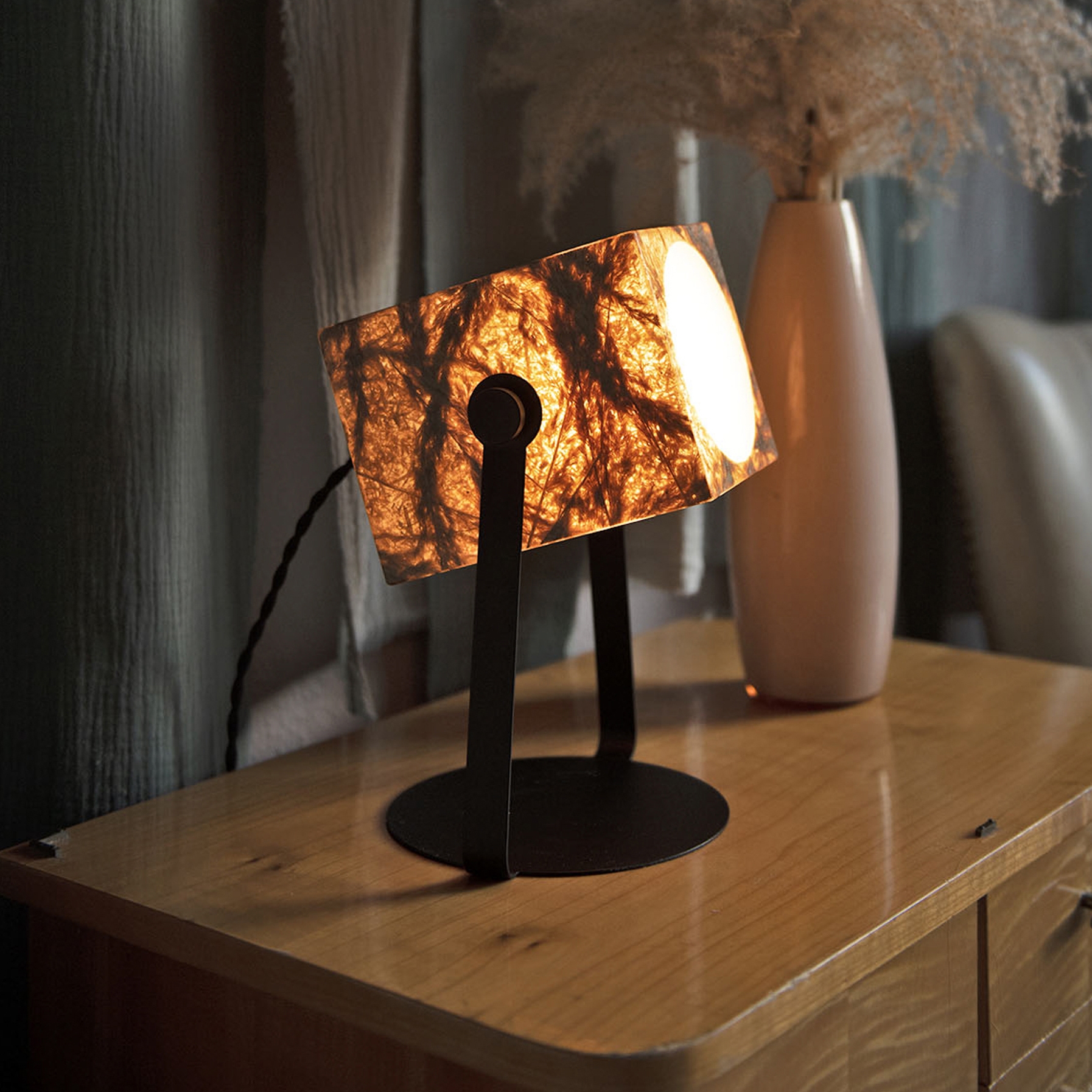 Mostra il prodotto Libro table lamp del produttore Viaplant