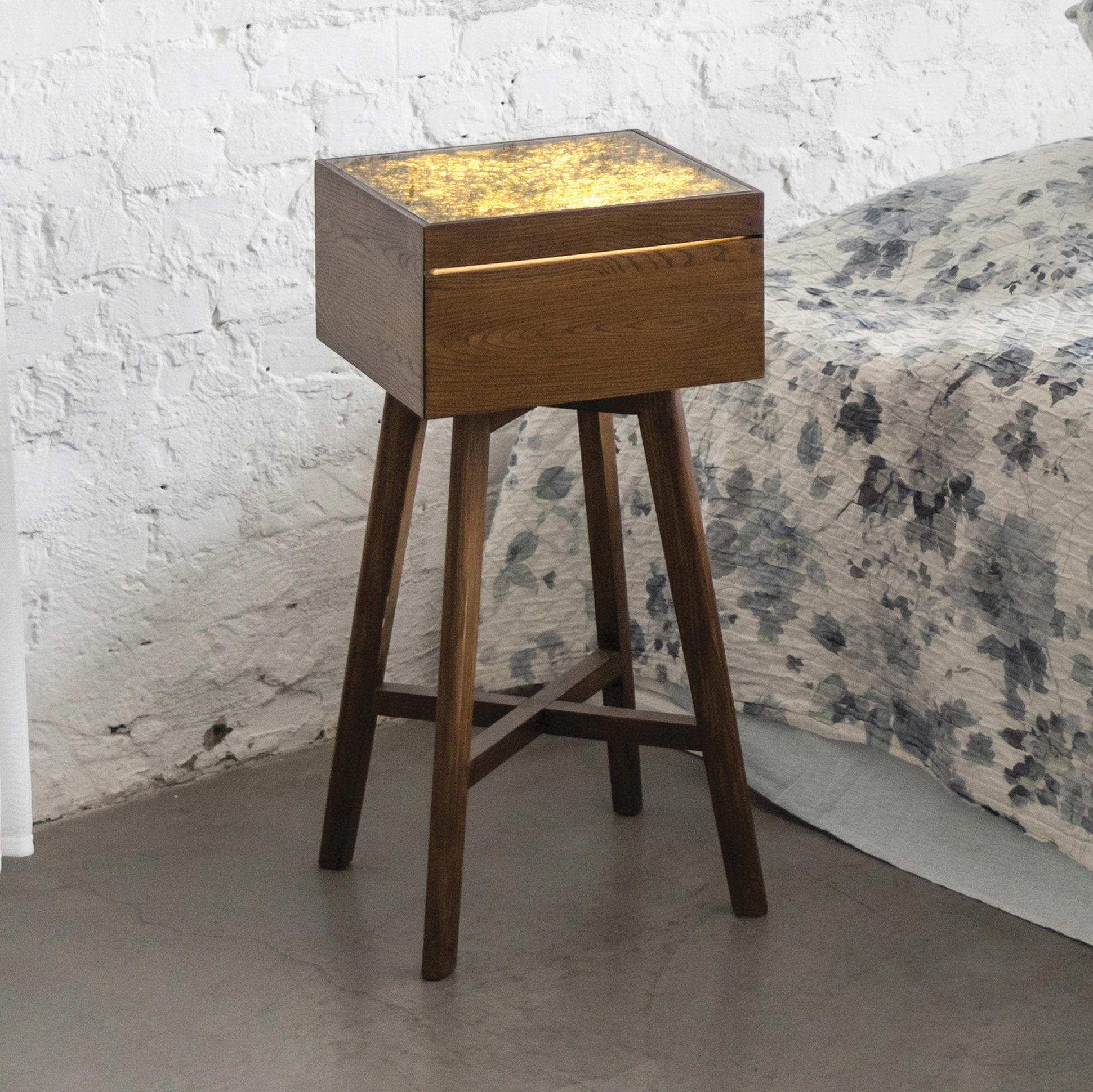 Mostra il prodotto Obliq nightstand del produttore Viaplant
