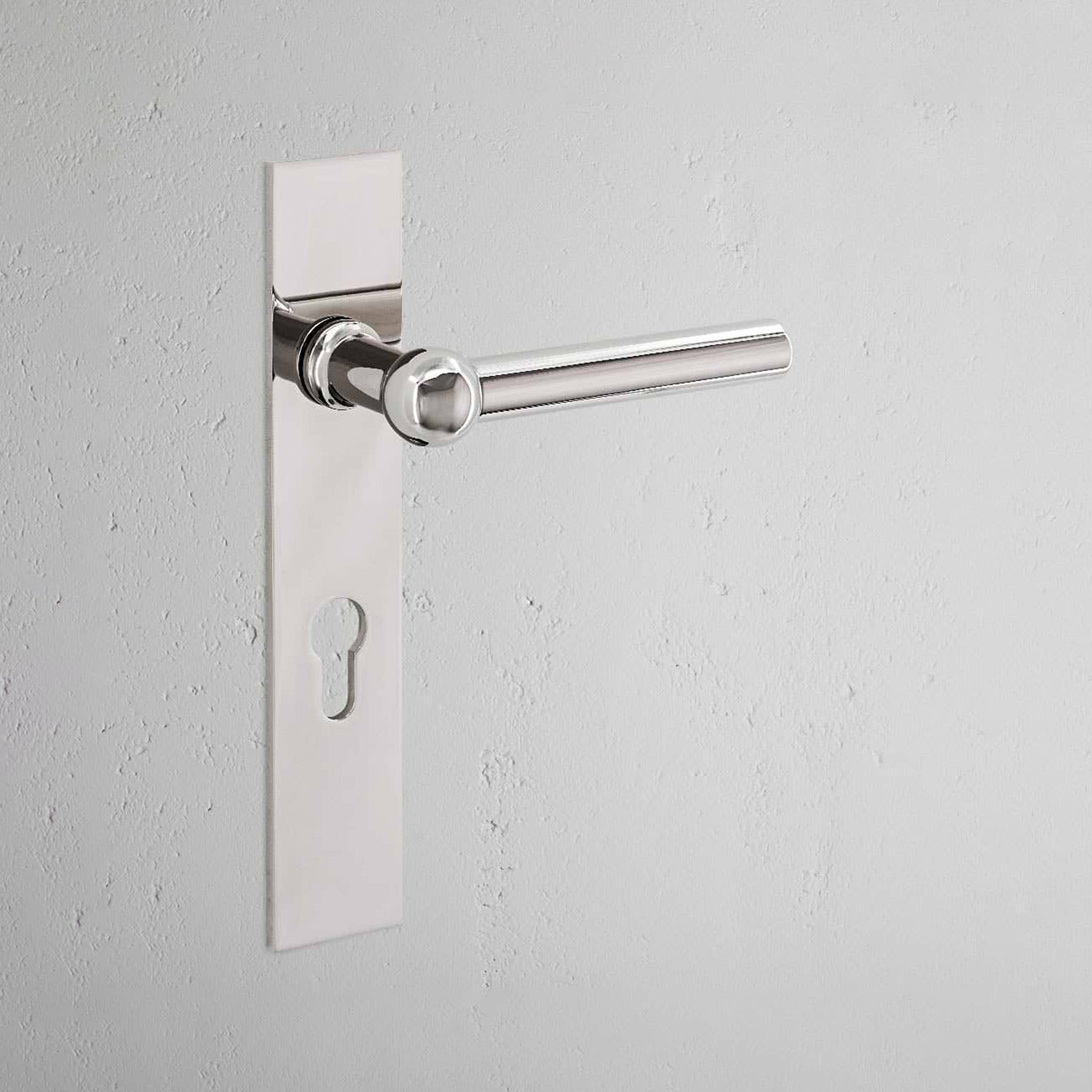 Manilla para puertas Harper con placa larga (con muelle)