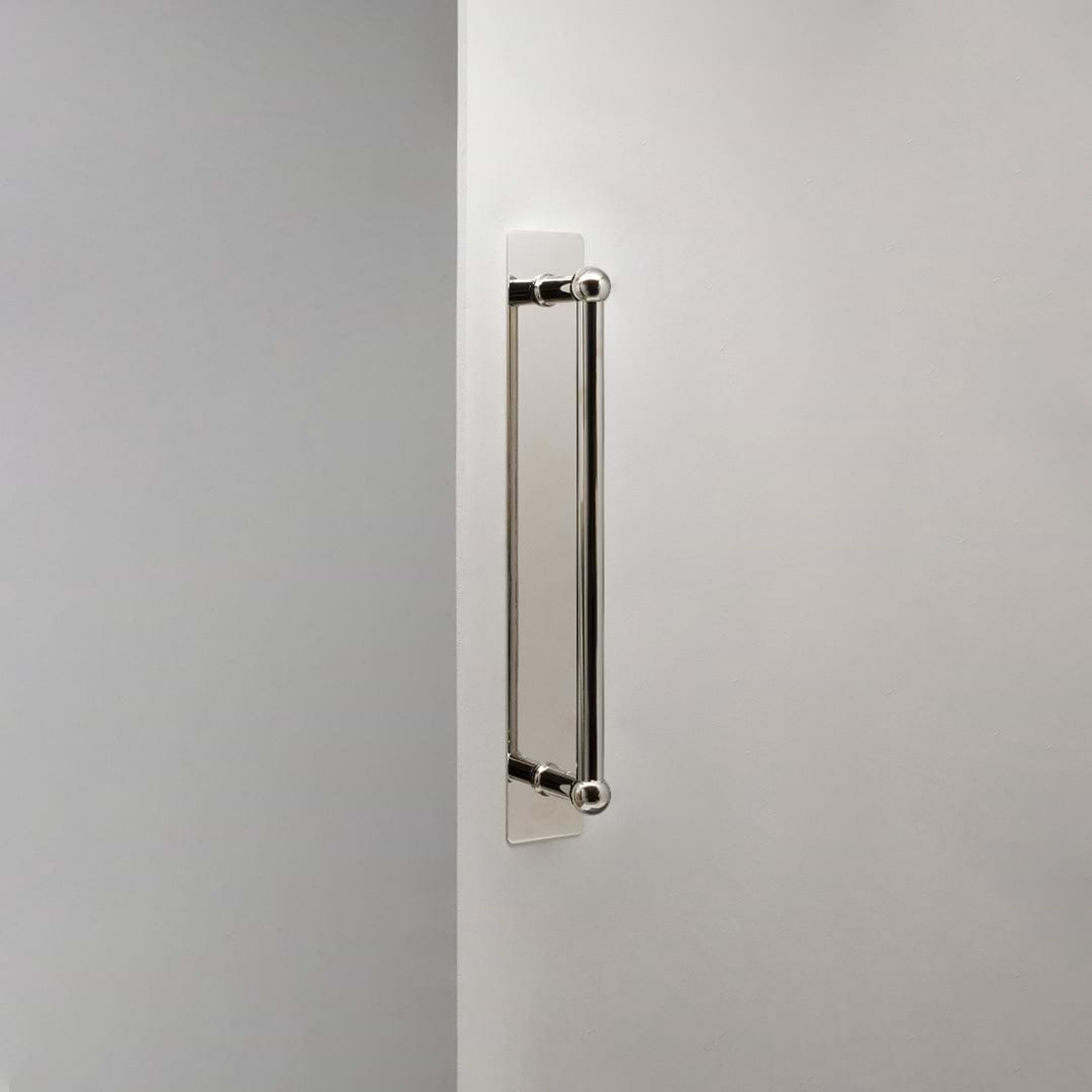 Harper Single Pull Handle with Plate 320mm