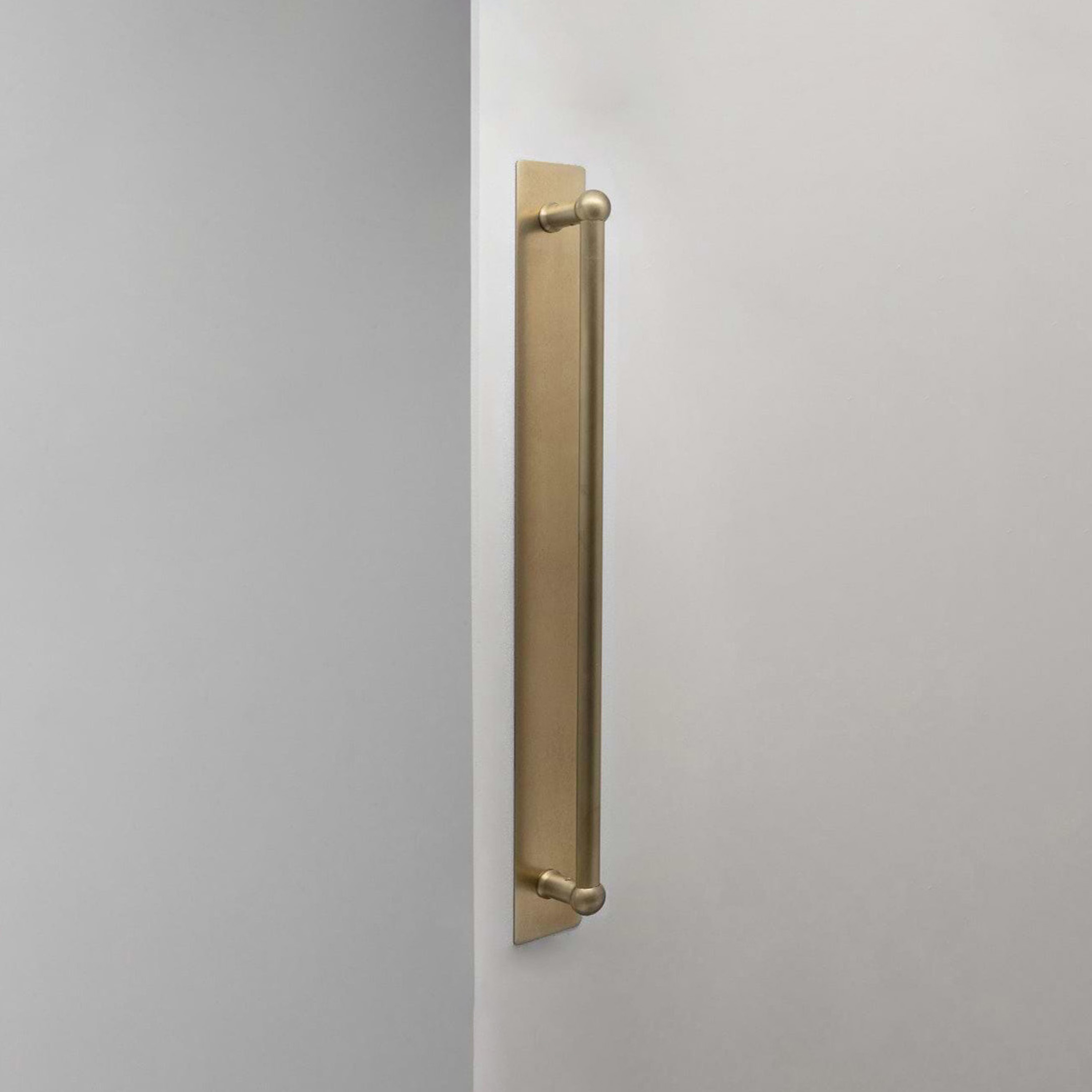 Display product Harper Single Pull Handle with Plate 500mm from manufacturer Corston Architectural Detail